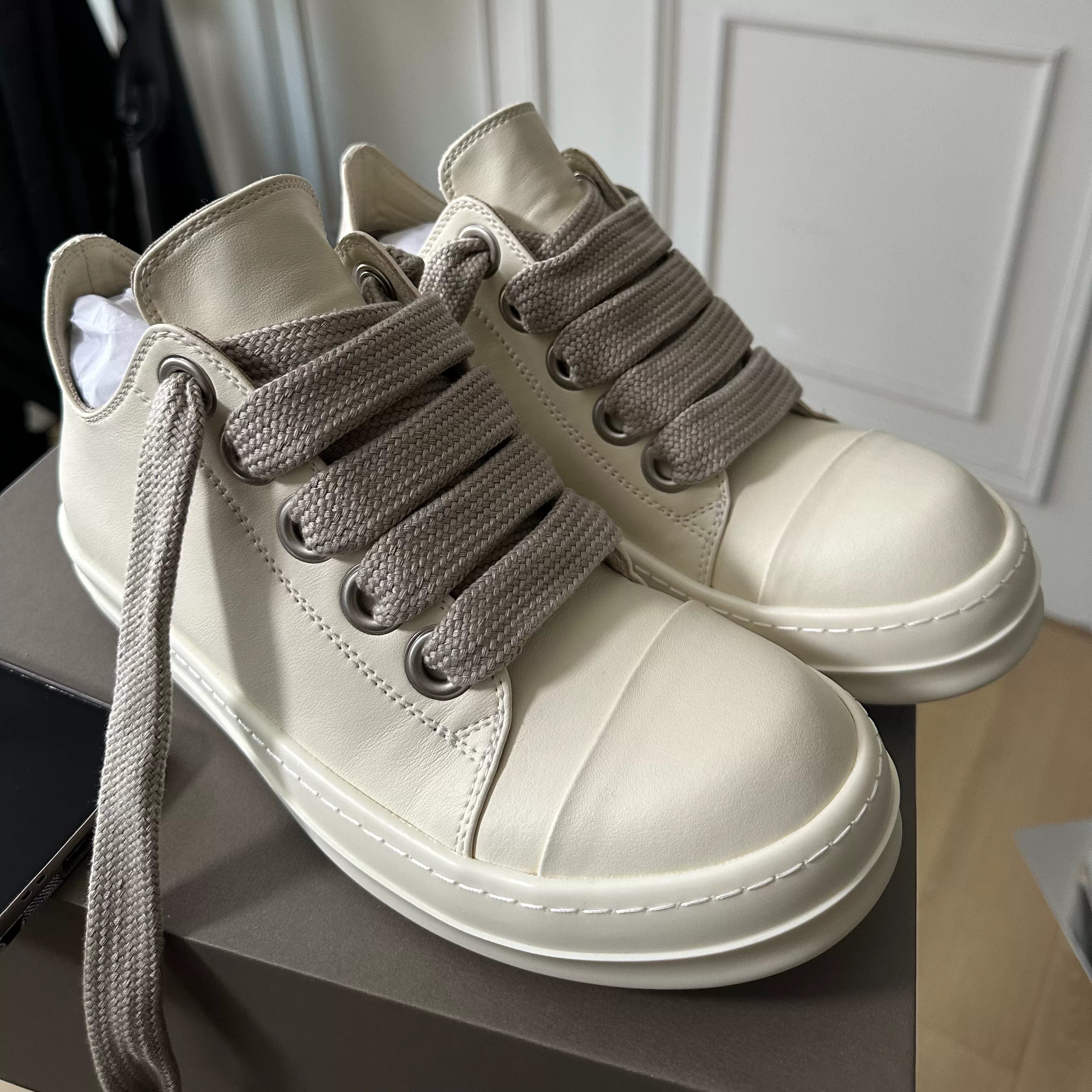 Туфли на толстой подошве с толстыми шнурками от RICK OWENS, темно-белые, размер 43