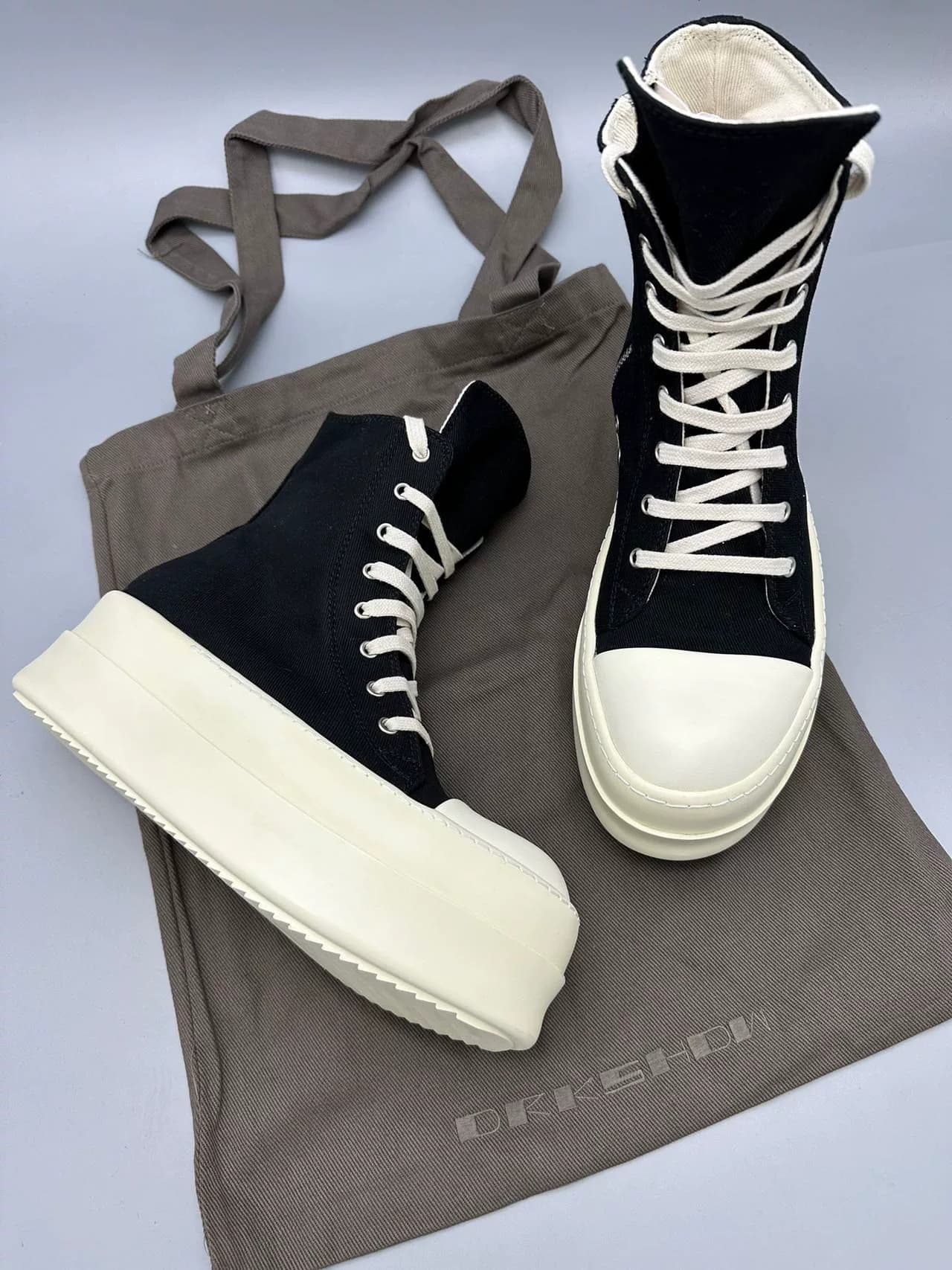 Верхняя одежда основной линии Rickowens от собственного бренда TRG RO Owens