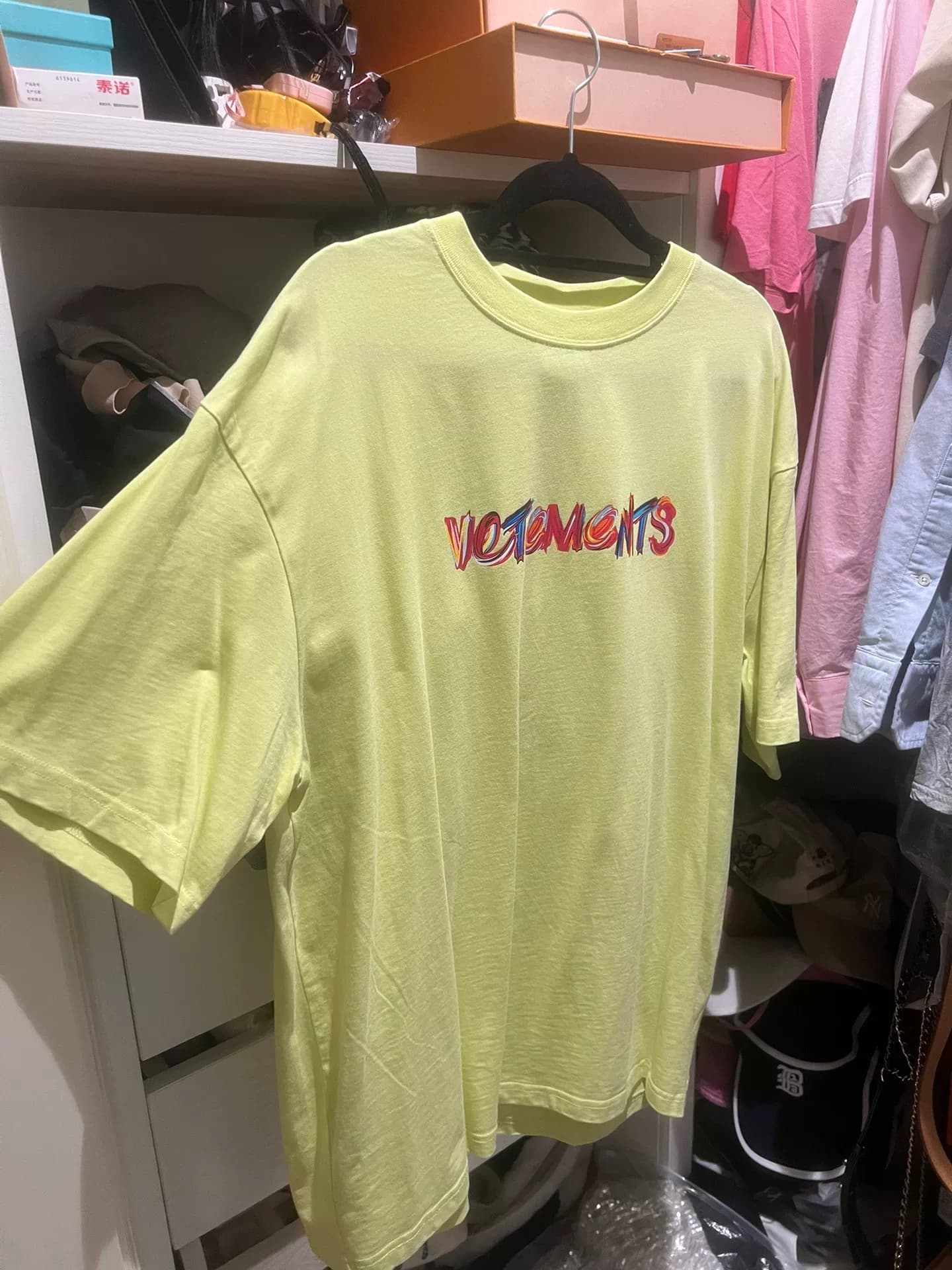 Футболка Vetements с оригинальным принтом, размер 165, очень свободная，