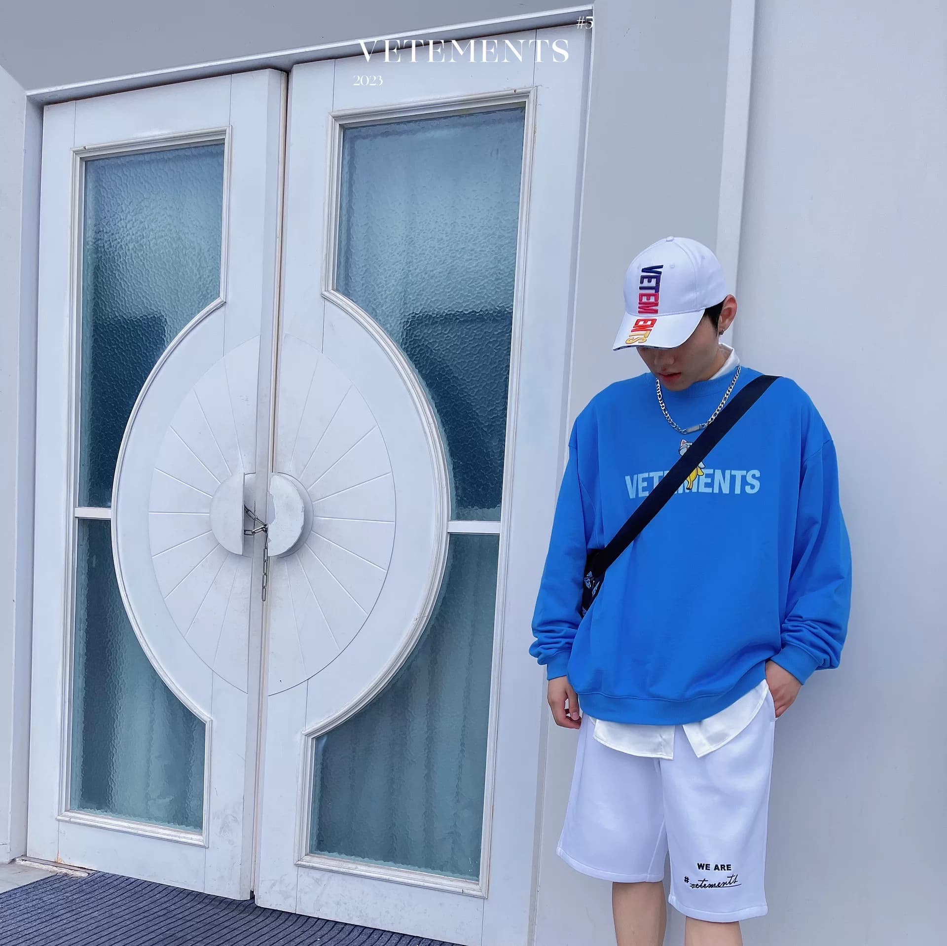 Свитер-пуловер VETEMENTS