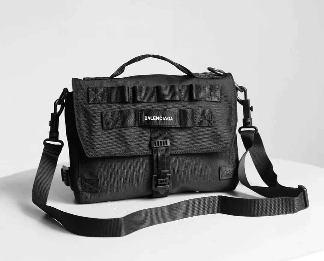 Новая черная нейлоновая сумка-мессенджер Balenciaga, маленькая квадратная сумка, изготовлена из импортной водонепроницаемой нейлоновой ткани, чистого…