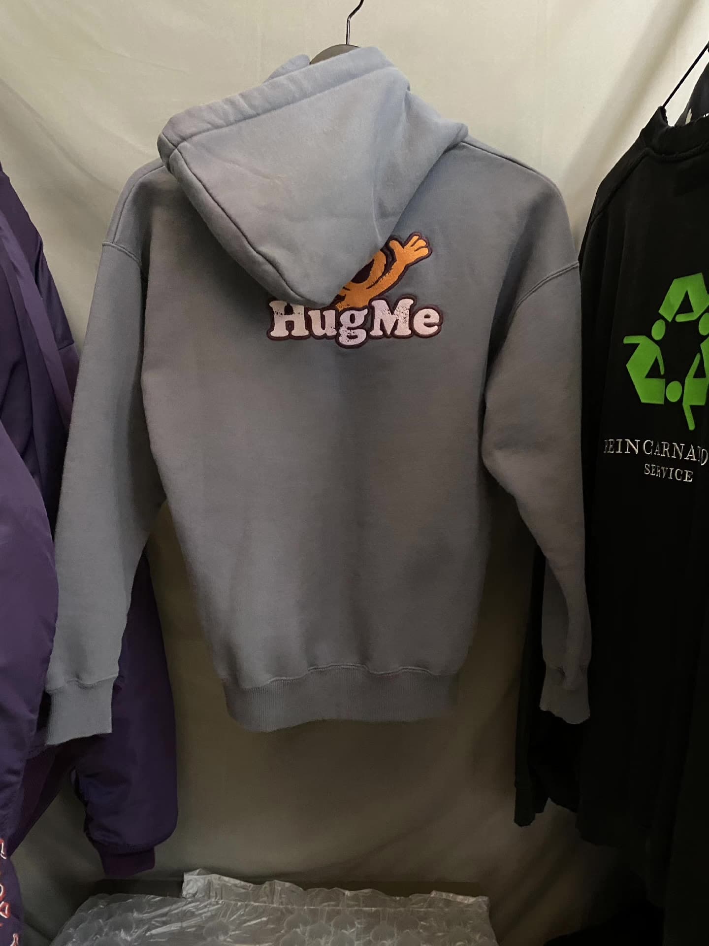 Узор свитера Vetements hug me очень интересный, приталенный крой