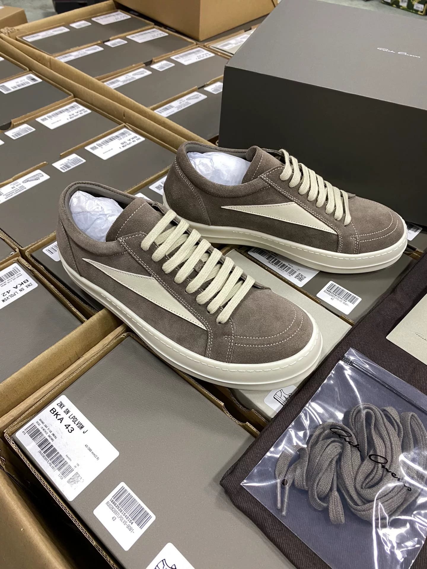 кроссовки Rick owens main line Ro коричневого цвета с глубоким вырезом увеличенного размера.