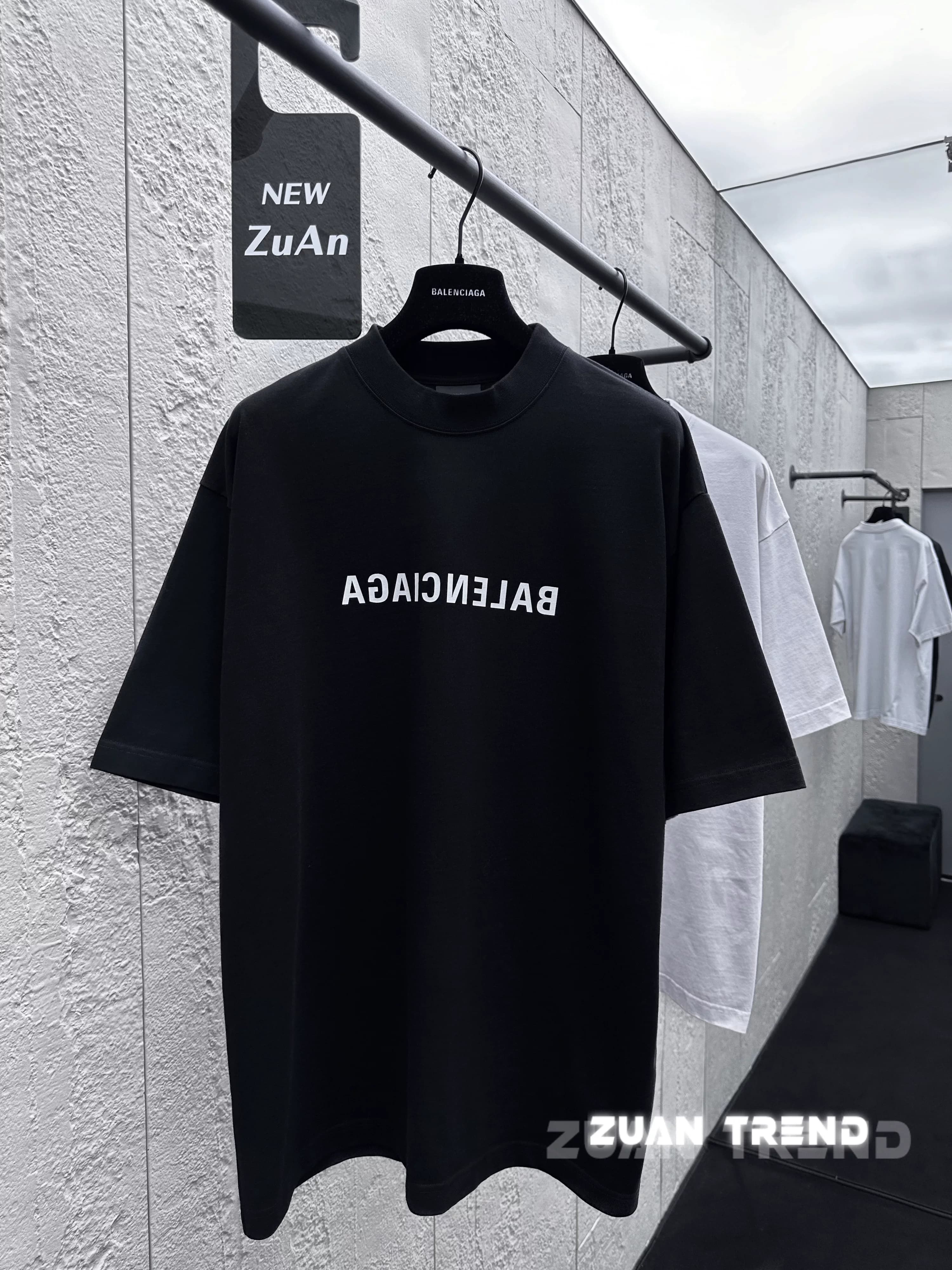Футболка с коротким рукавом Balenciaga Balenciaga 23SS с зеркальным логотипом
