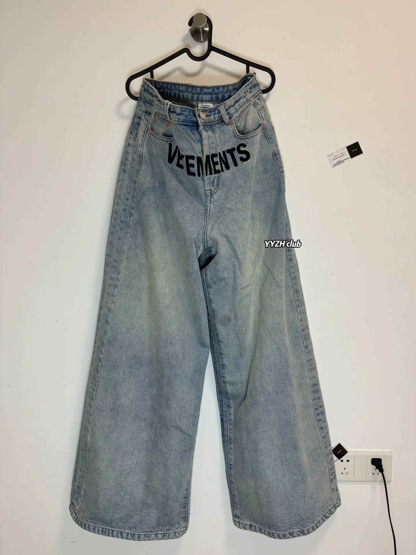 (Последние любимые джинсы) светлый силуэт с вышивкой Vtm от vetements на талии