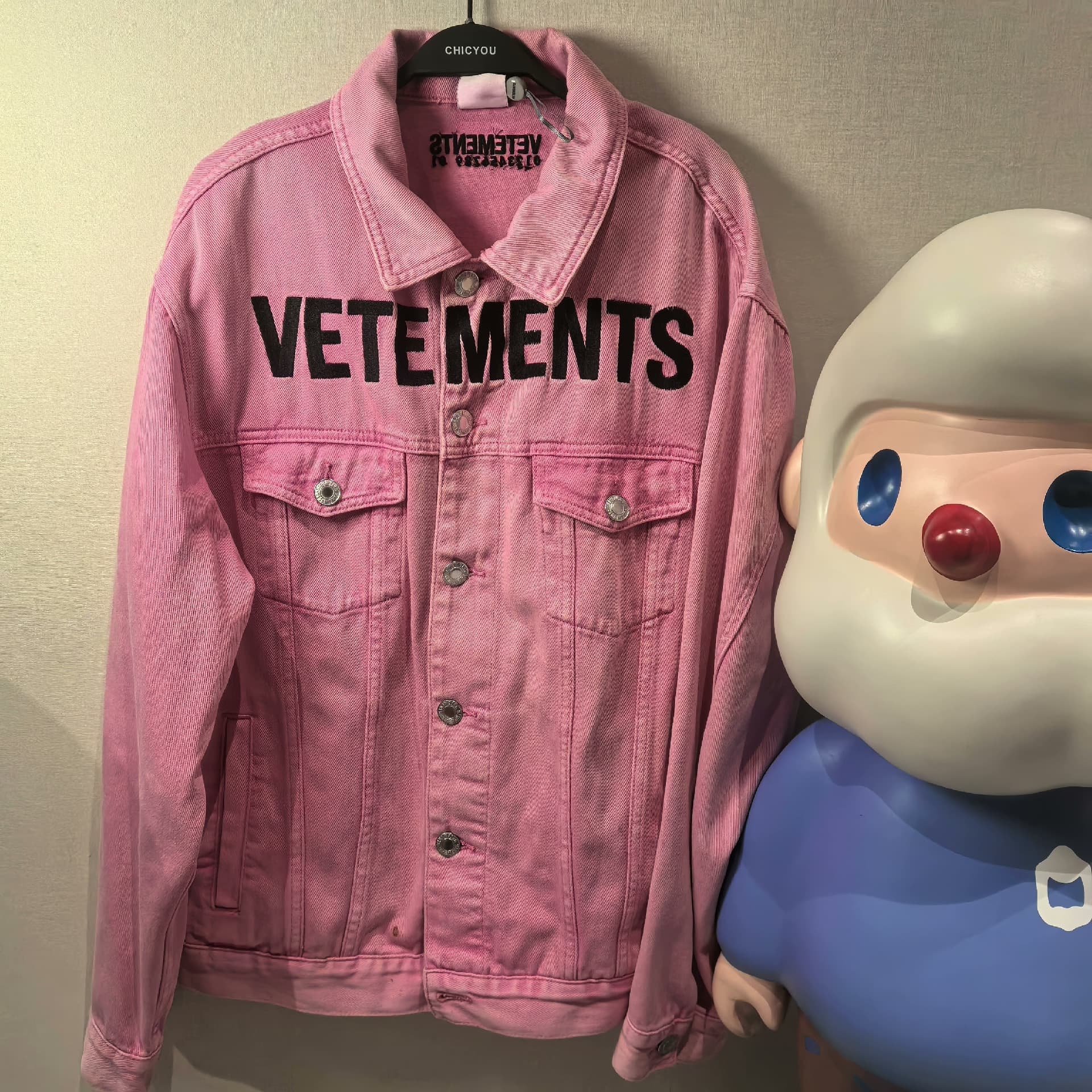 Совершенно новая симпатичная розовая куртка vetements в стиле ретро, не ношенная, верхняя часть тела