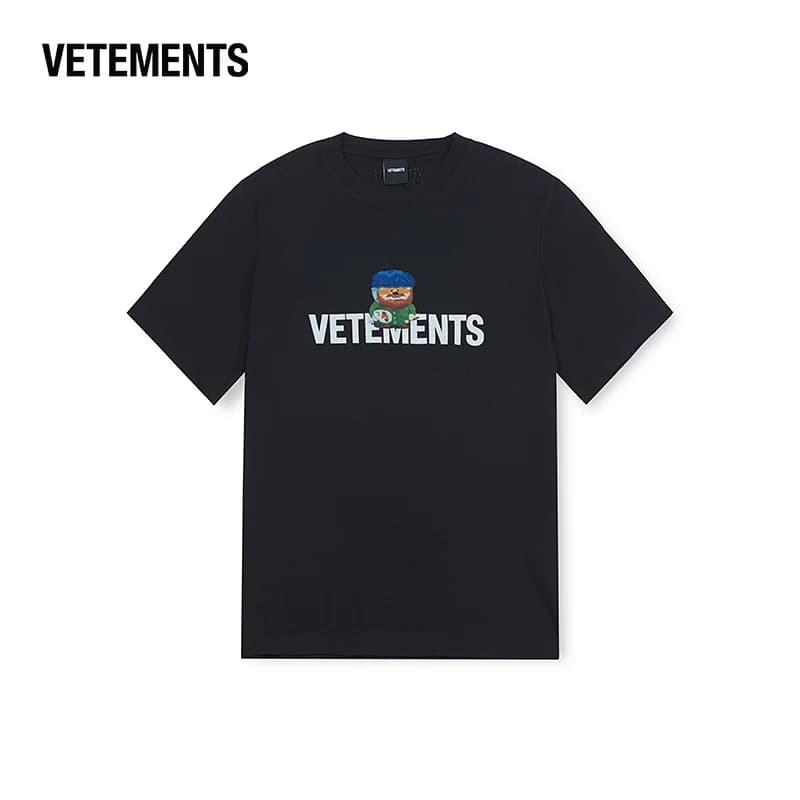 Футболка с короткими рукавами VETEMENTS, розовый размер M, мультяшный логотип бренда на груди