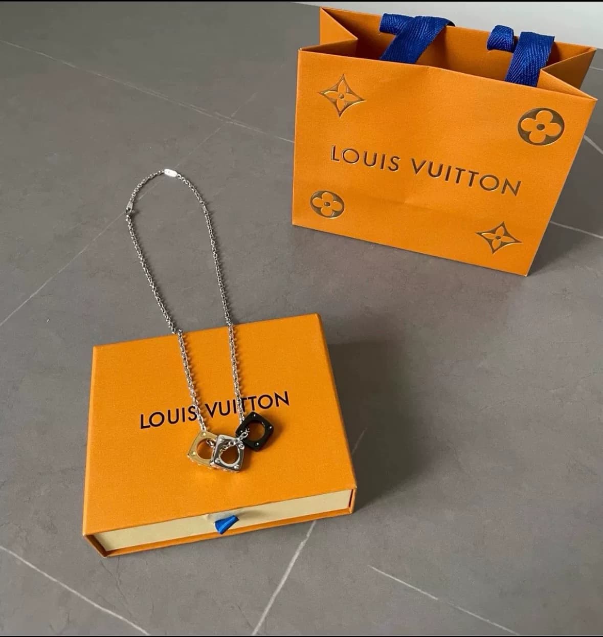 Подлинное колье LV с тремя кольцами LOUIS Vuitton от LOUIS VUITTON