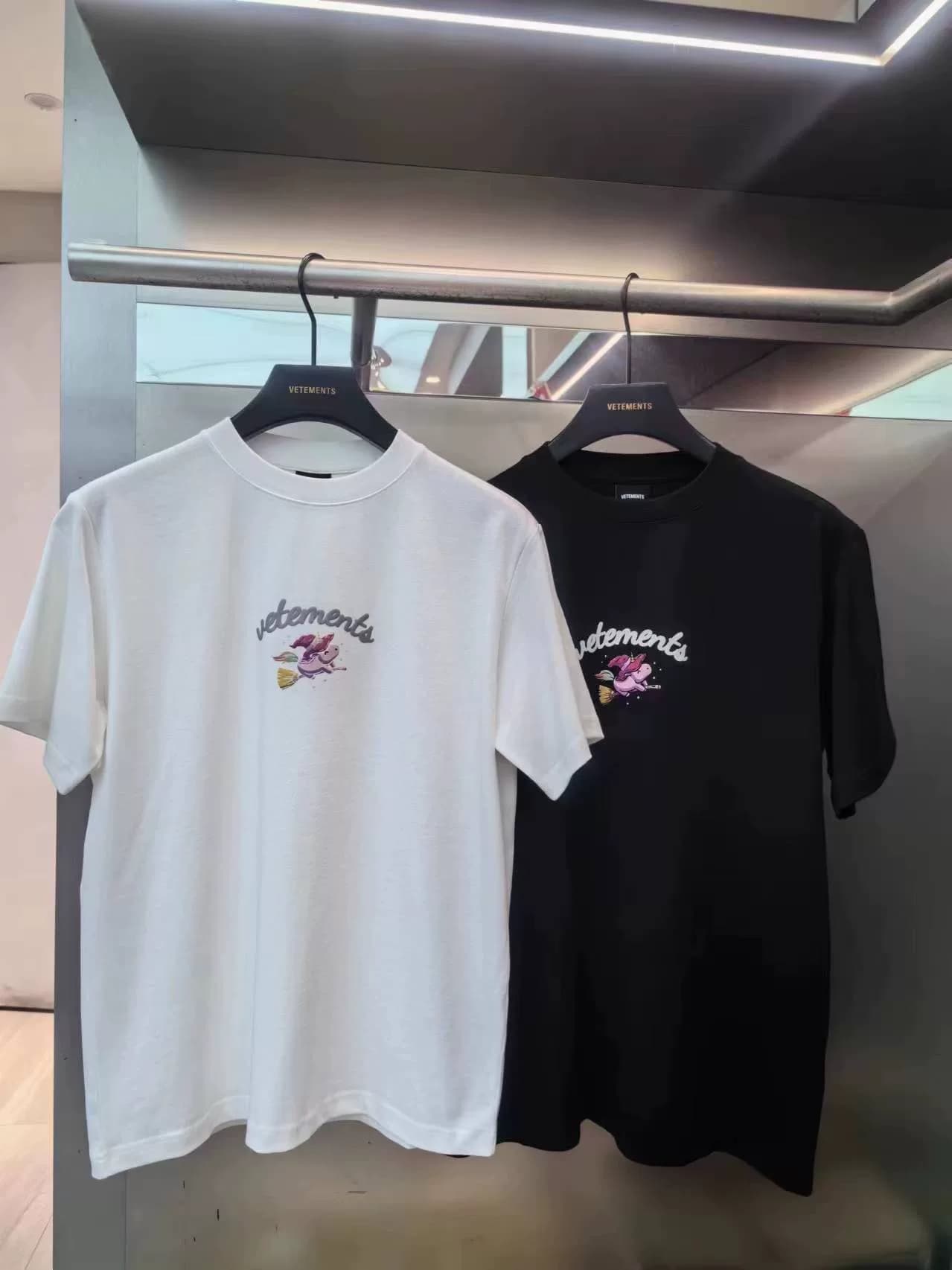 Футболка с коротким рукавом VETEMENTS