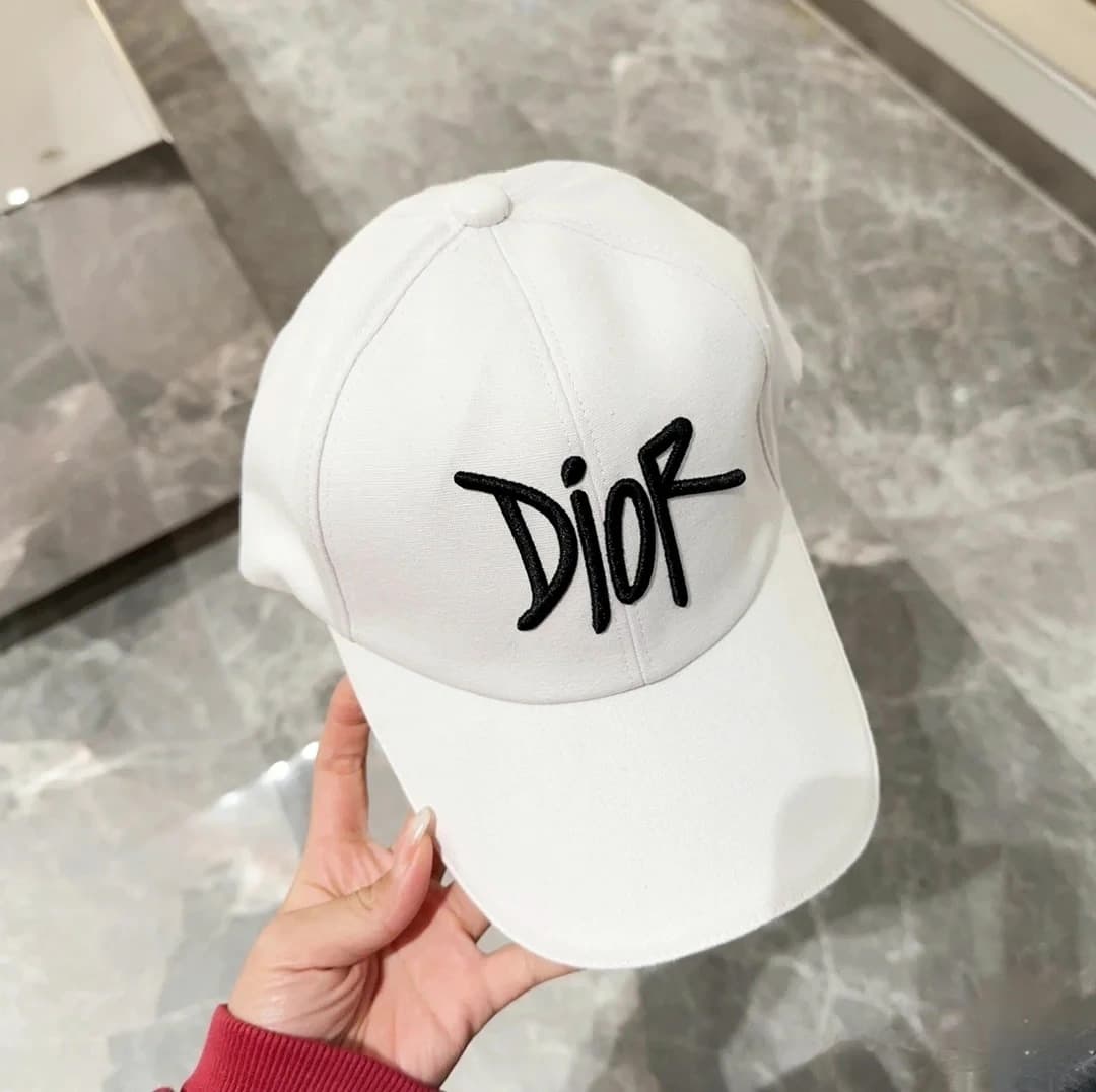 Бейсболка с утиным язычком, вышитая буквами Dior/Диорский логотип