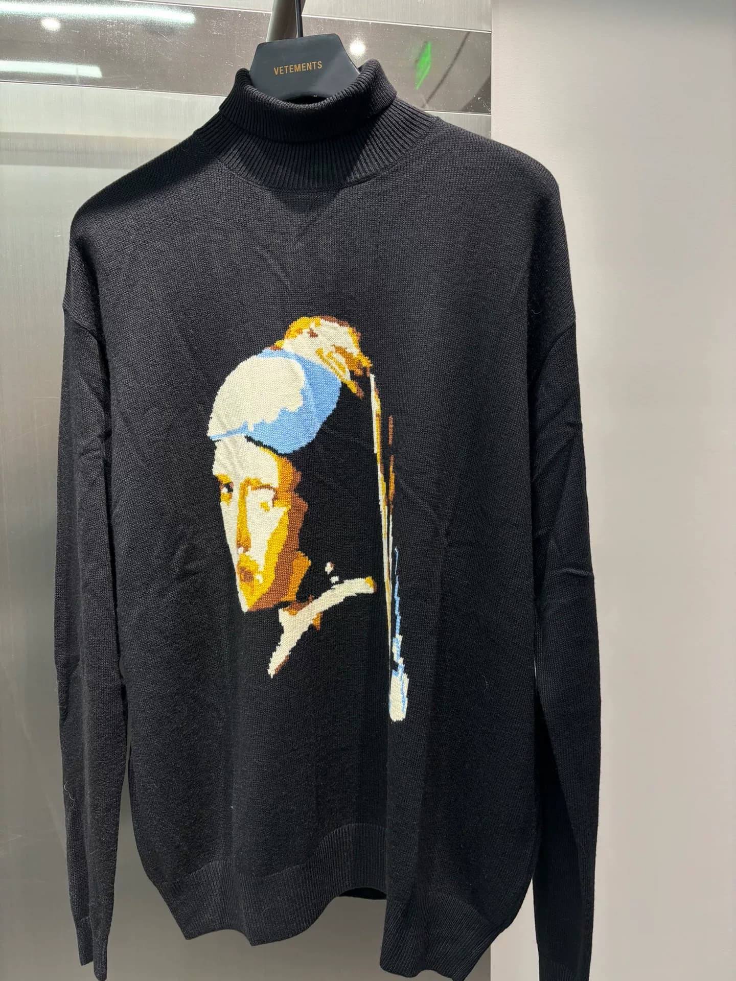 Милый свитер-водолазка VETEMENTS с высоким воротом