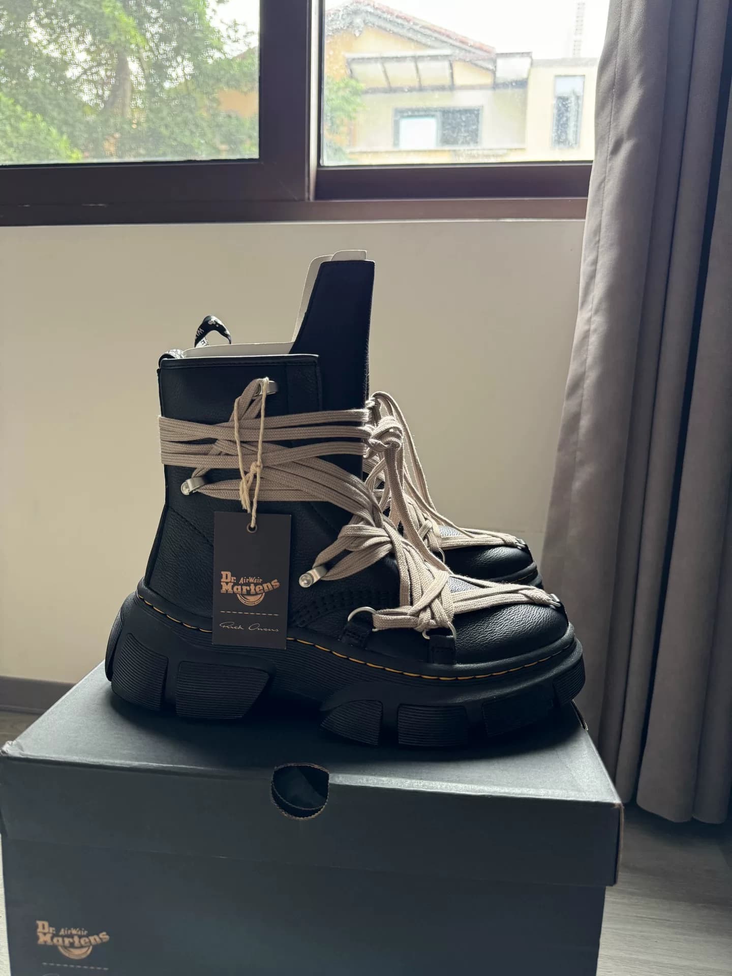 Рик Оуэнс, доктор медицинских наук.безумные ботинки martens на ремешках