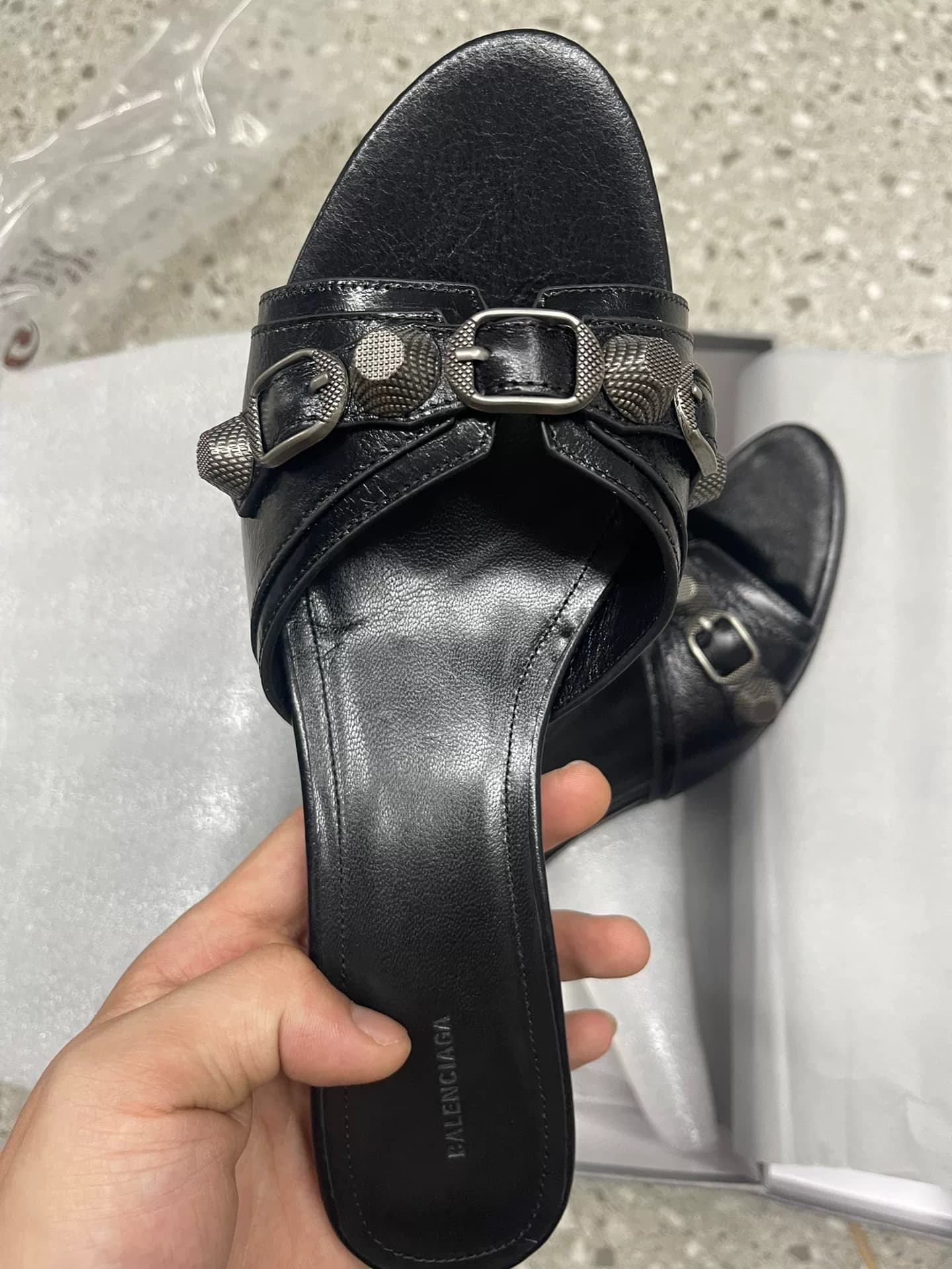 Модная обувь Balenciaga, качество изготовления на высшем уровне, если вы ее увидите, вы ее получите.