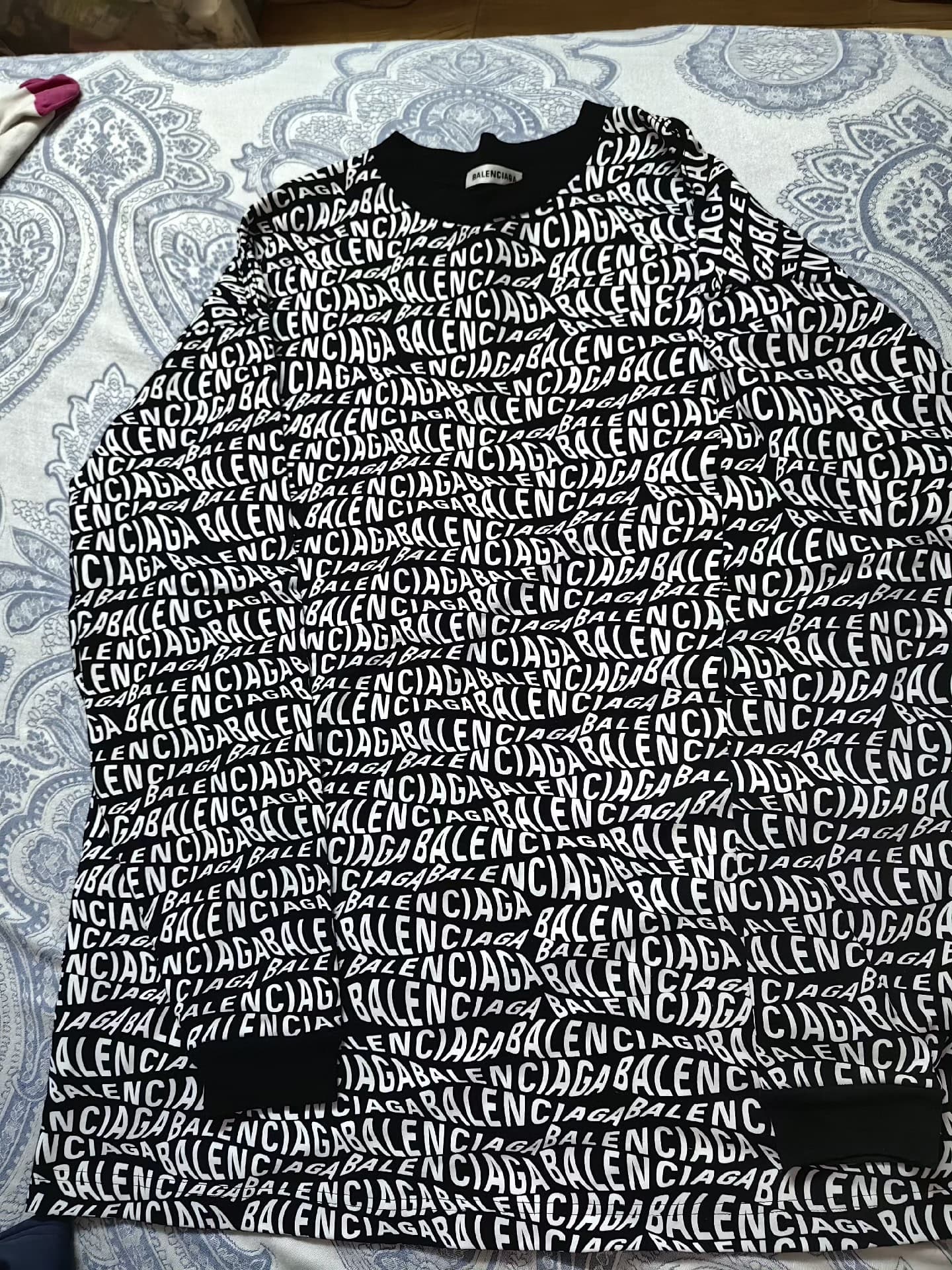 Balenciaga с длинным рукавом и полным принтом XS