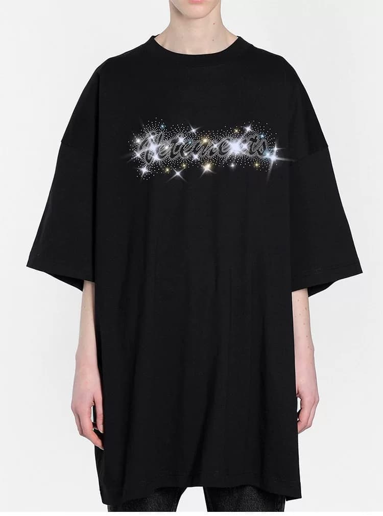 Топовая версия футболки с короткими рукавами VETEMENTS hot diamond rivet от the real shot, качество которой можно сравнить с топовой версией