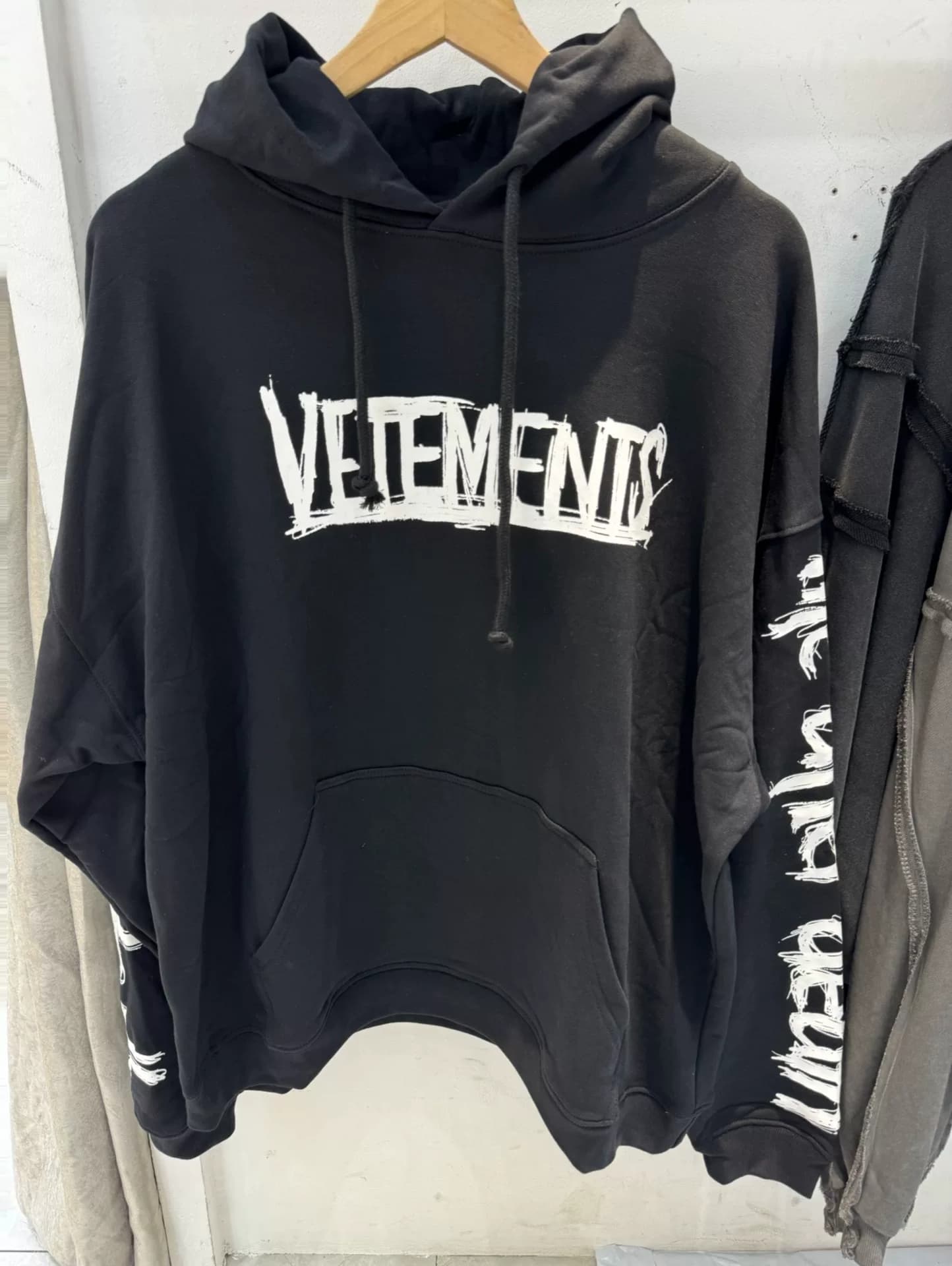 Корейская версия осенне-зимнего нового мирового тура VTM/Witt Meng 23ss с надписью graffiti Lo