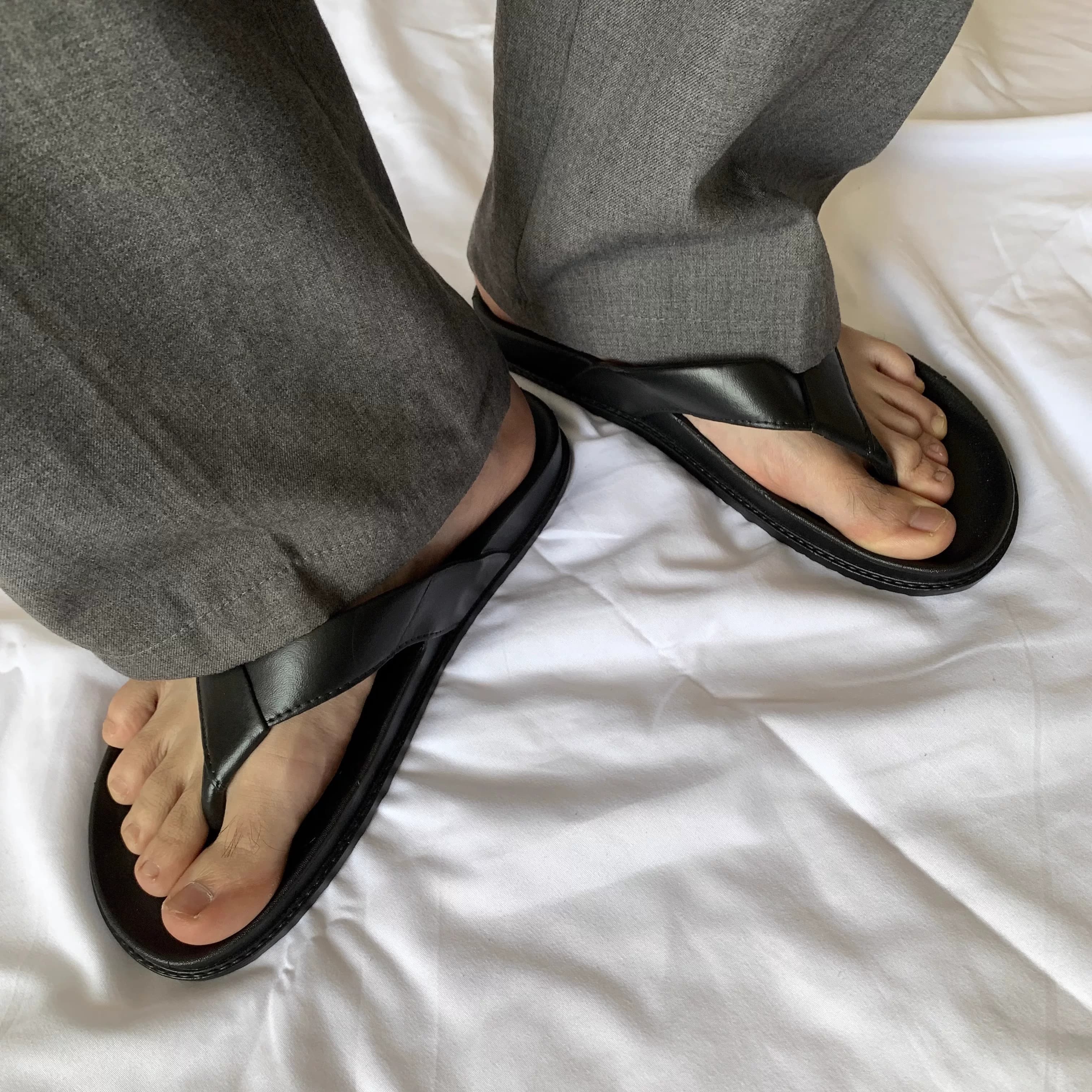 Мужские вьетнамки; корейская версия бренда ins fashion tide; кожаные тапочки на толстой подошве; летняя черная верхняя одежда; нескользящая пляжная о…