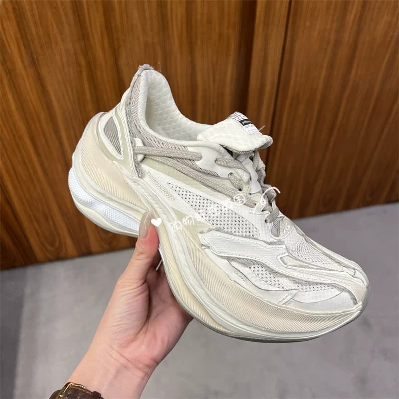 Balenciaga Balenciaga Europe закупает 26 новых женских кроссовок на толстой подошве со шнуровкой 872640
