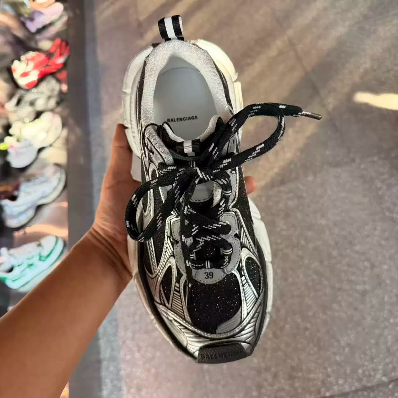 Женские черные с серебристым блеском кроссовки Balenciaga размера 3XL 734731-W3XLX-1080 7.14ПО цене