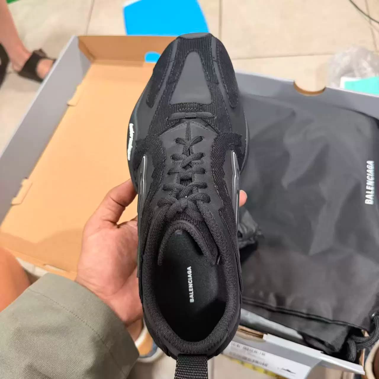Мужские кроссовки Balenciaga black Monday 853505 за 1000 долларов при покупке за 7,29 юаня