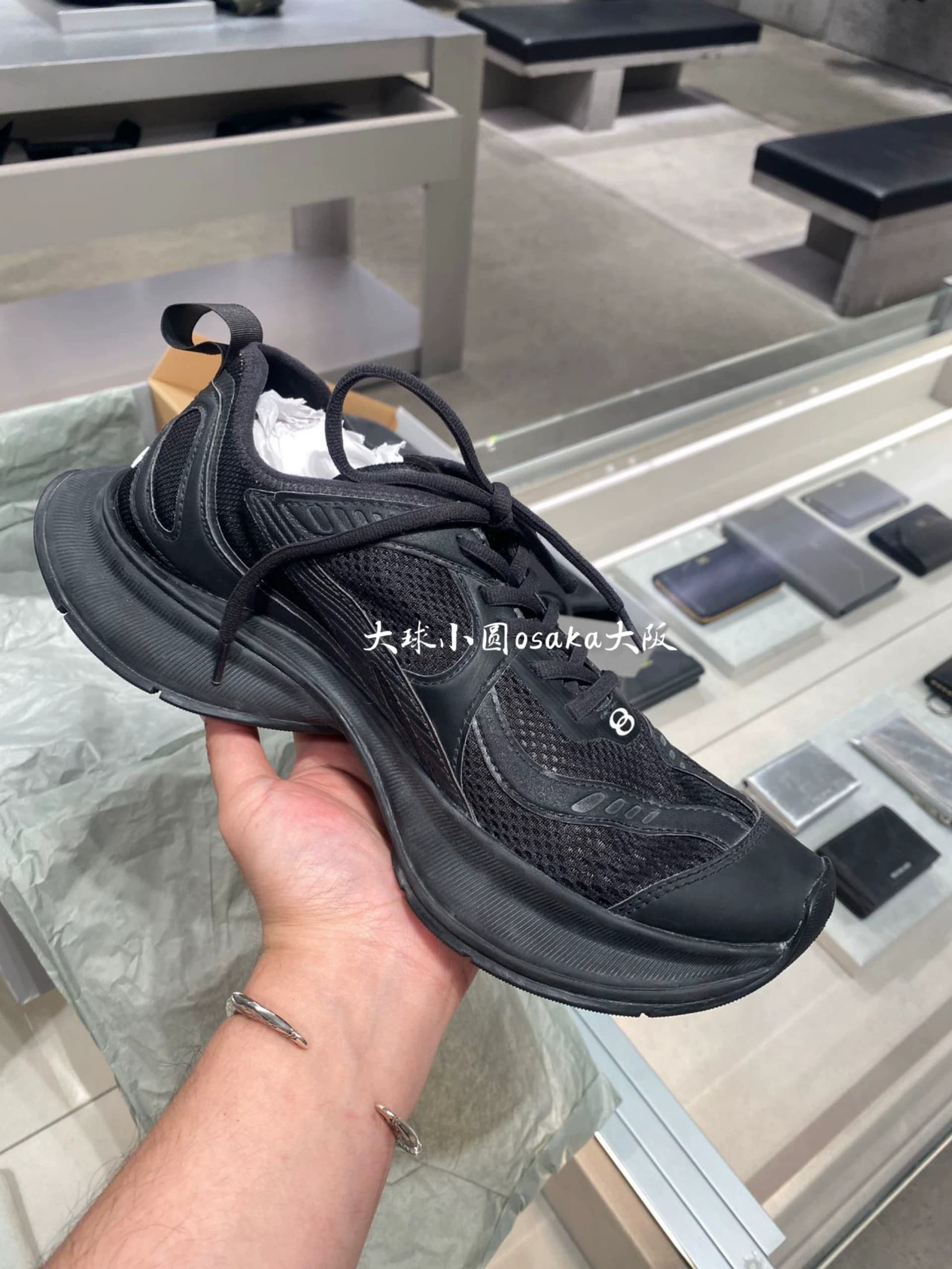 Япония закупает новые кроссовки BALENCIAGA Balenciaga 24SS CIRCUIT SNEAKER от BALENCIAGA 24SS.