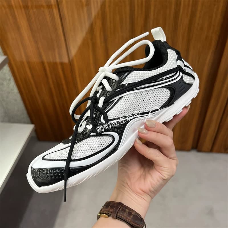 Balenciaga Balenciaga Europe закупает 26 новых женских кроссовок из лакированной кожи на шнуровке 865704