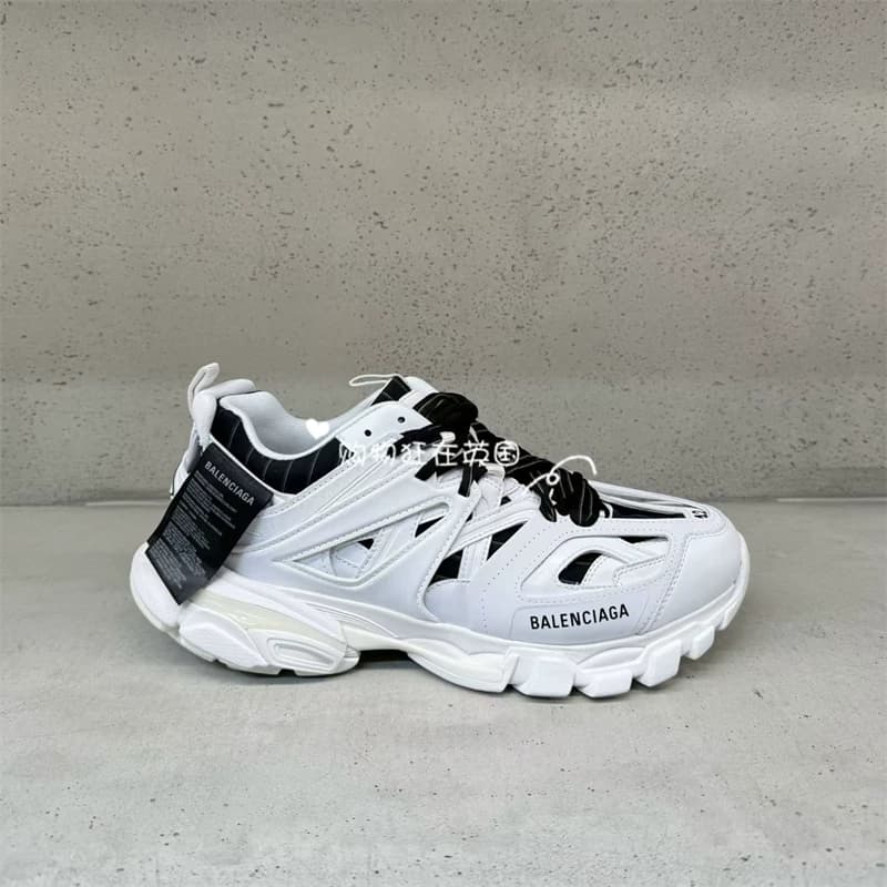 Balenciaga Balenciaga Europe закупает 26 новых женских кроссовок на плоской подошве со шнуровкой 542023