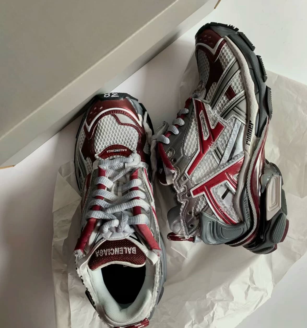 Распродажа кроссовок Balenciaga Balenciaga new Runner с потертой строчкой