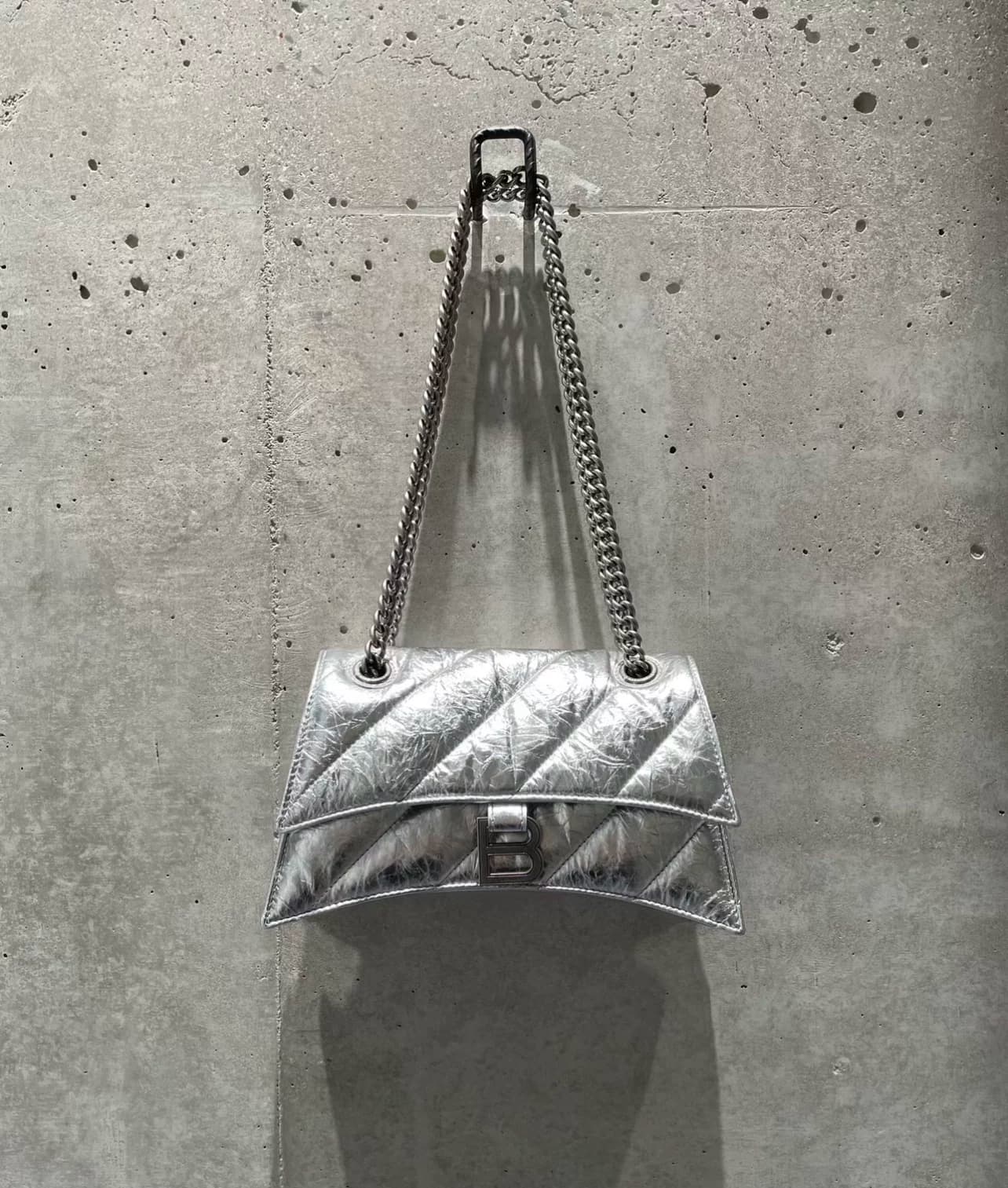 【kkkk】Balenciaga Balenciaga Crush Сумка на цепочке из черного золота, сумка в виде песочных часов, сумка-мессенджер через плечо
