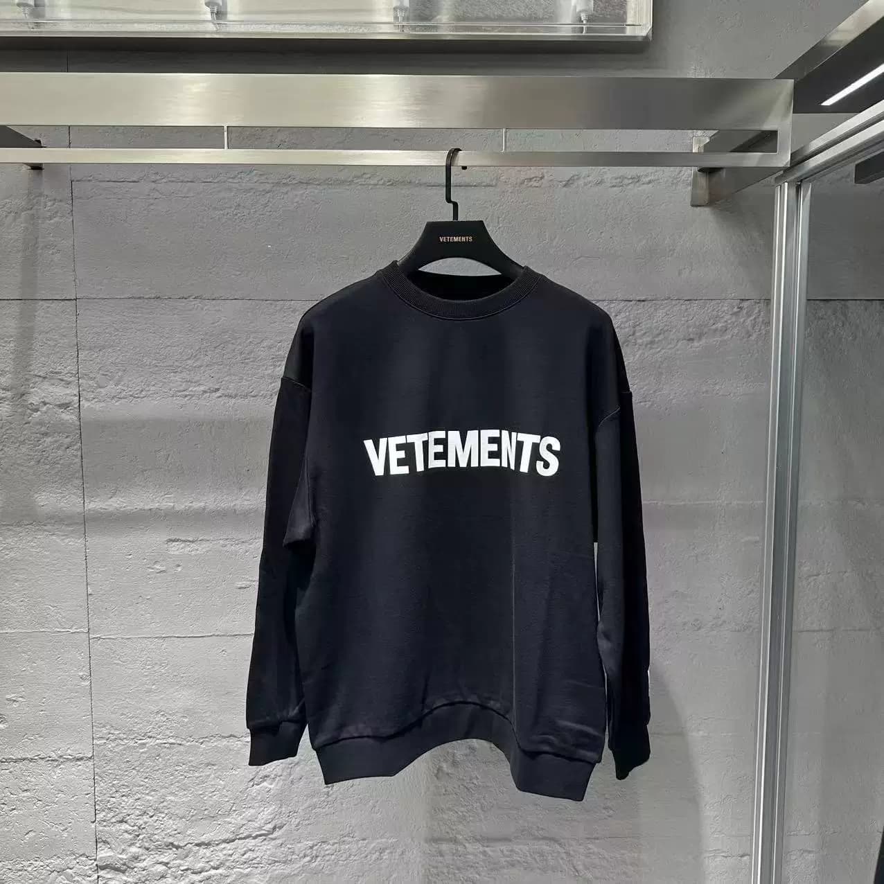 Осенний пуловер-свитер VETEMENTS23 33520207