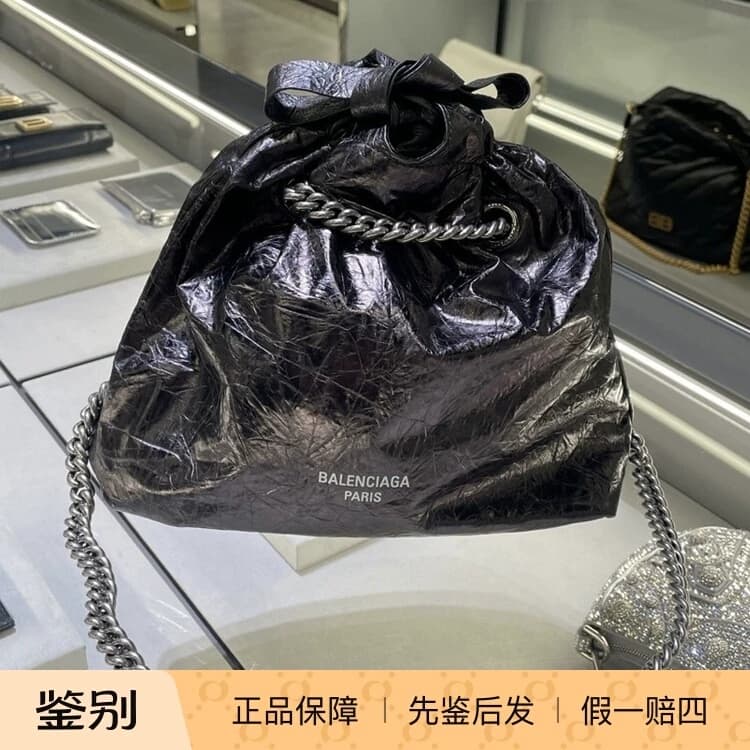 BALENCIAGA Мешок для мусора Balenciaga crush сумка-ведро сумка-мессенджер на цепочке через плечо среднего металлического цвета