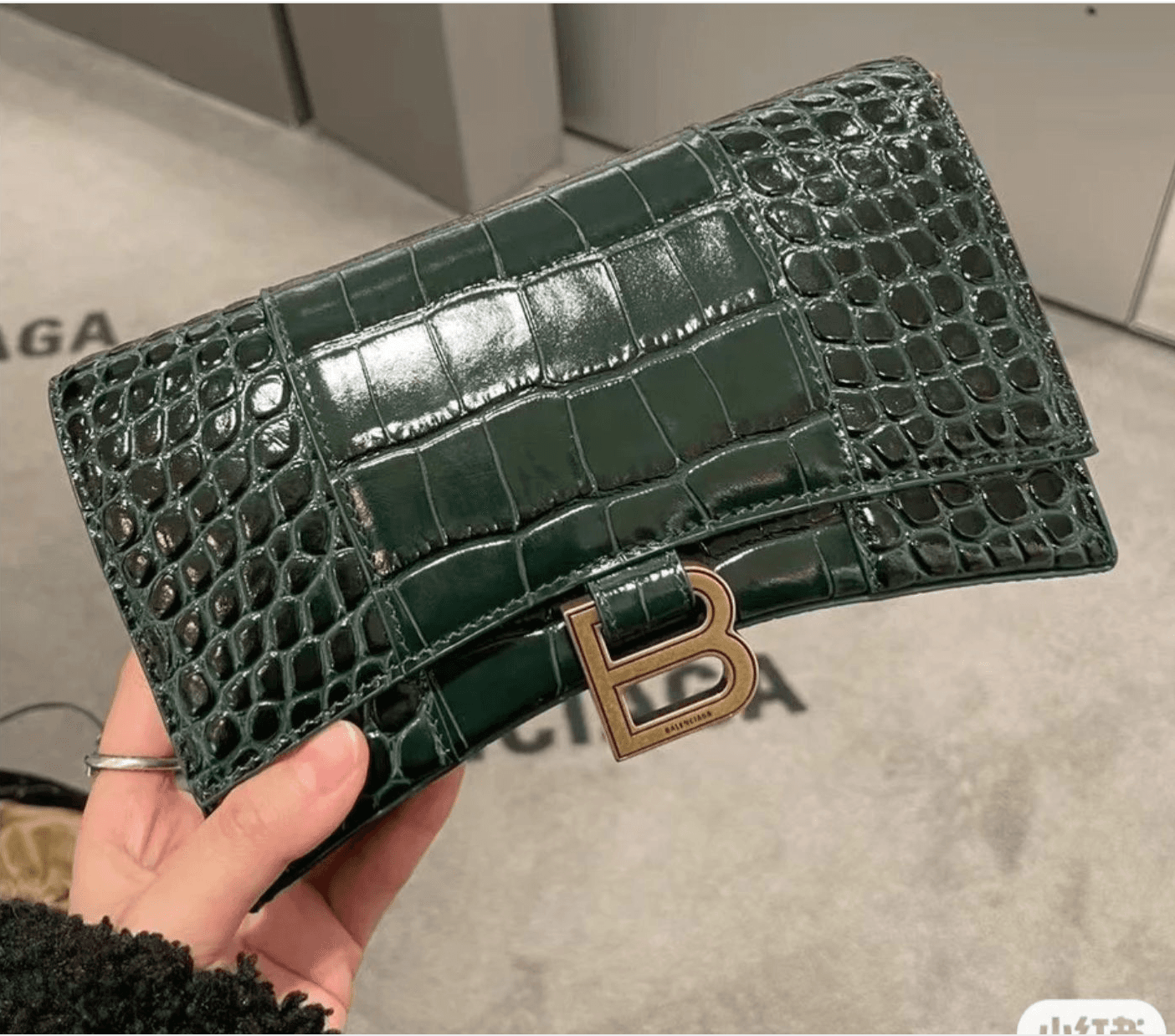 Сумка Balenciaga Hourglass xs woc messenger на цепочке для покупок прямой почтой