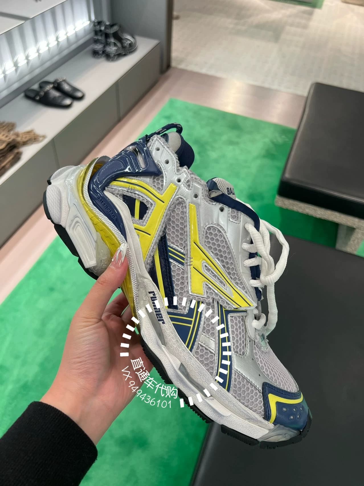 Покупка новых сетчатых уличных кроссовок Balenciaga/Balenciaga 23, выпущенных ранней осенью в стиле уличной съемки, с желтыми и белыми строчками