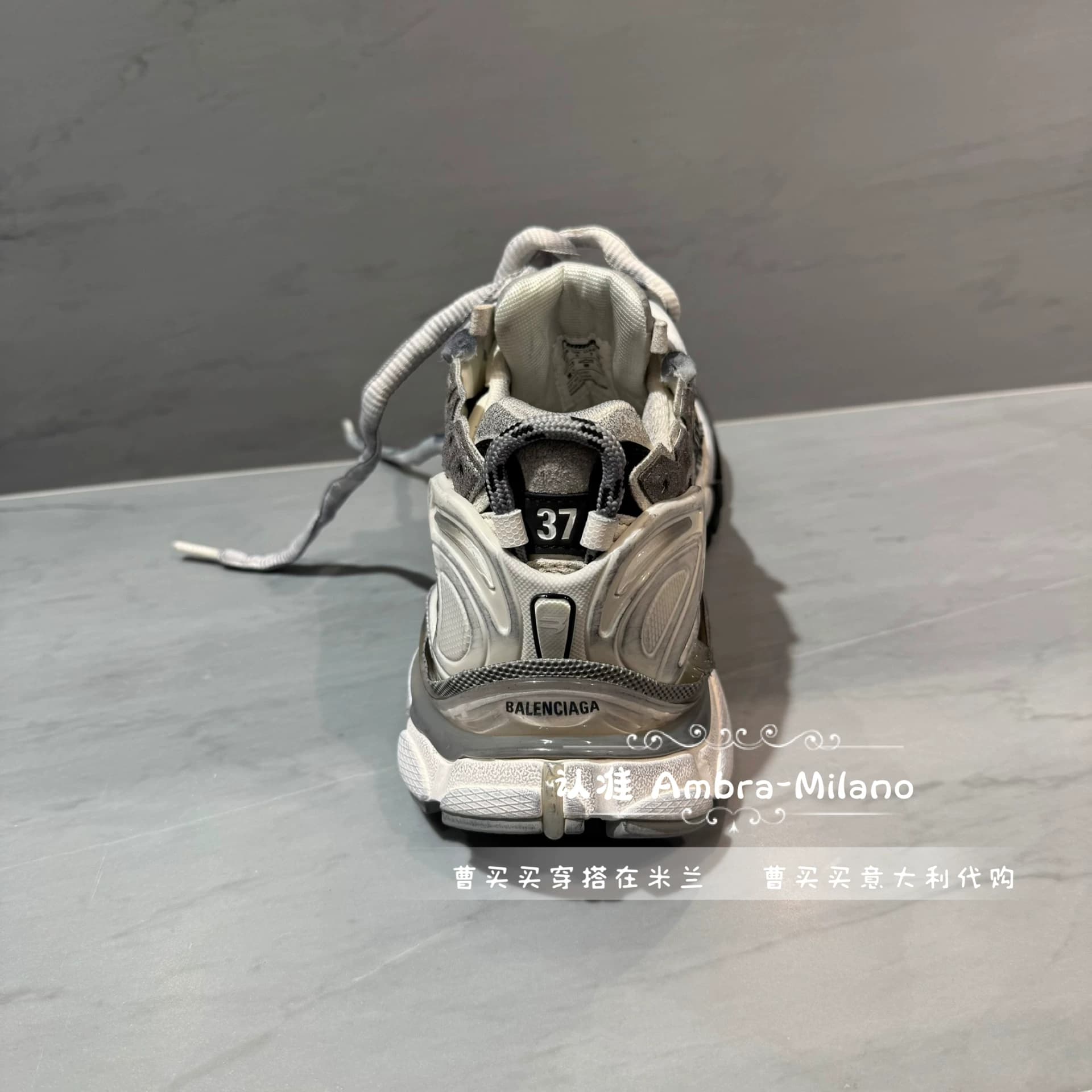 Классические мужские и женские кроссовки Balenciaga в едином стиле с потертыми строчками