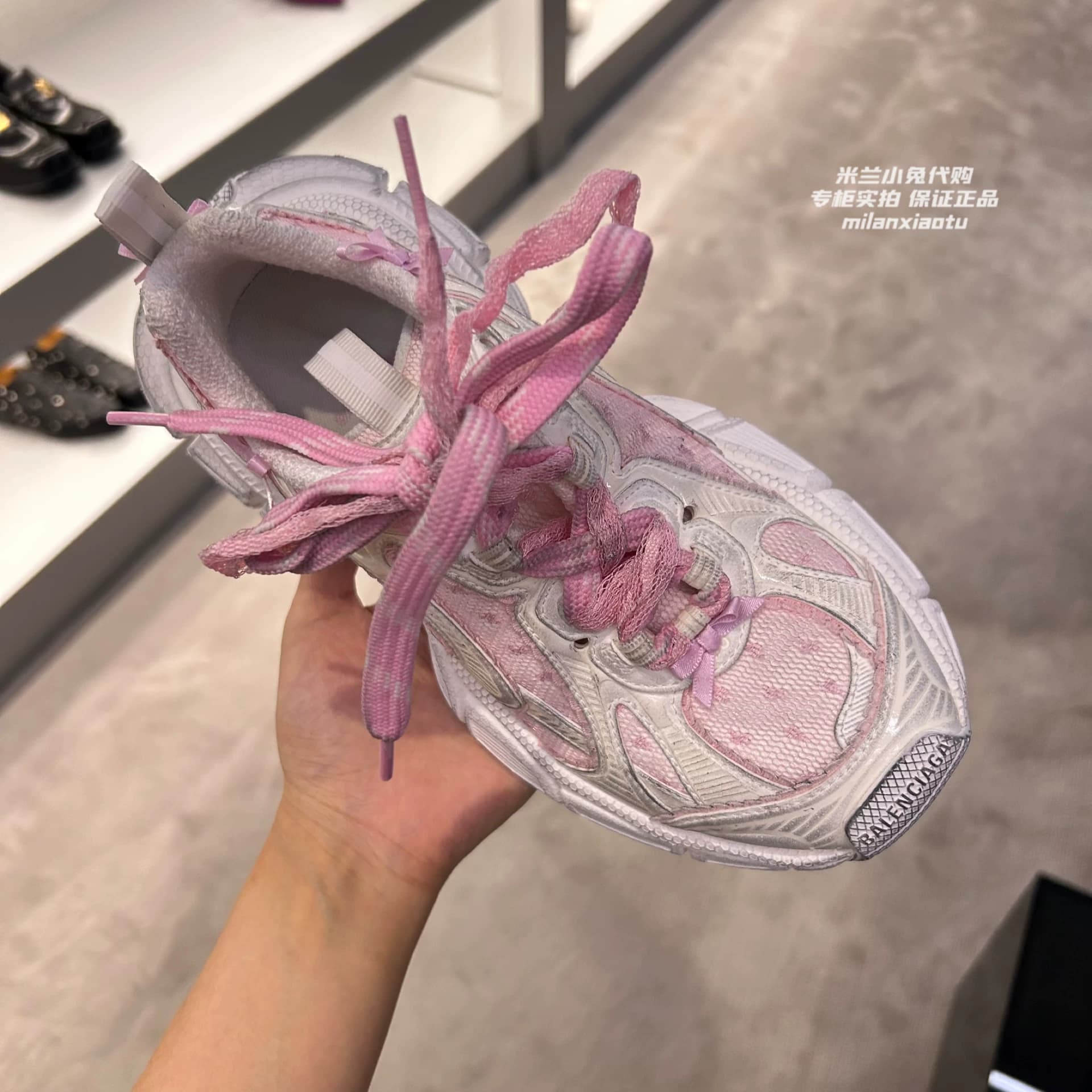 Кролик покупает спортивную повседневную обувь Balenciaga Balenciaga Ladies 26, новую спортивную повседневную обувь 3XL с кружевным бантом