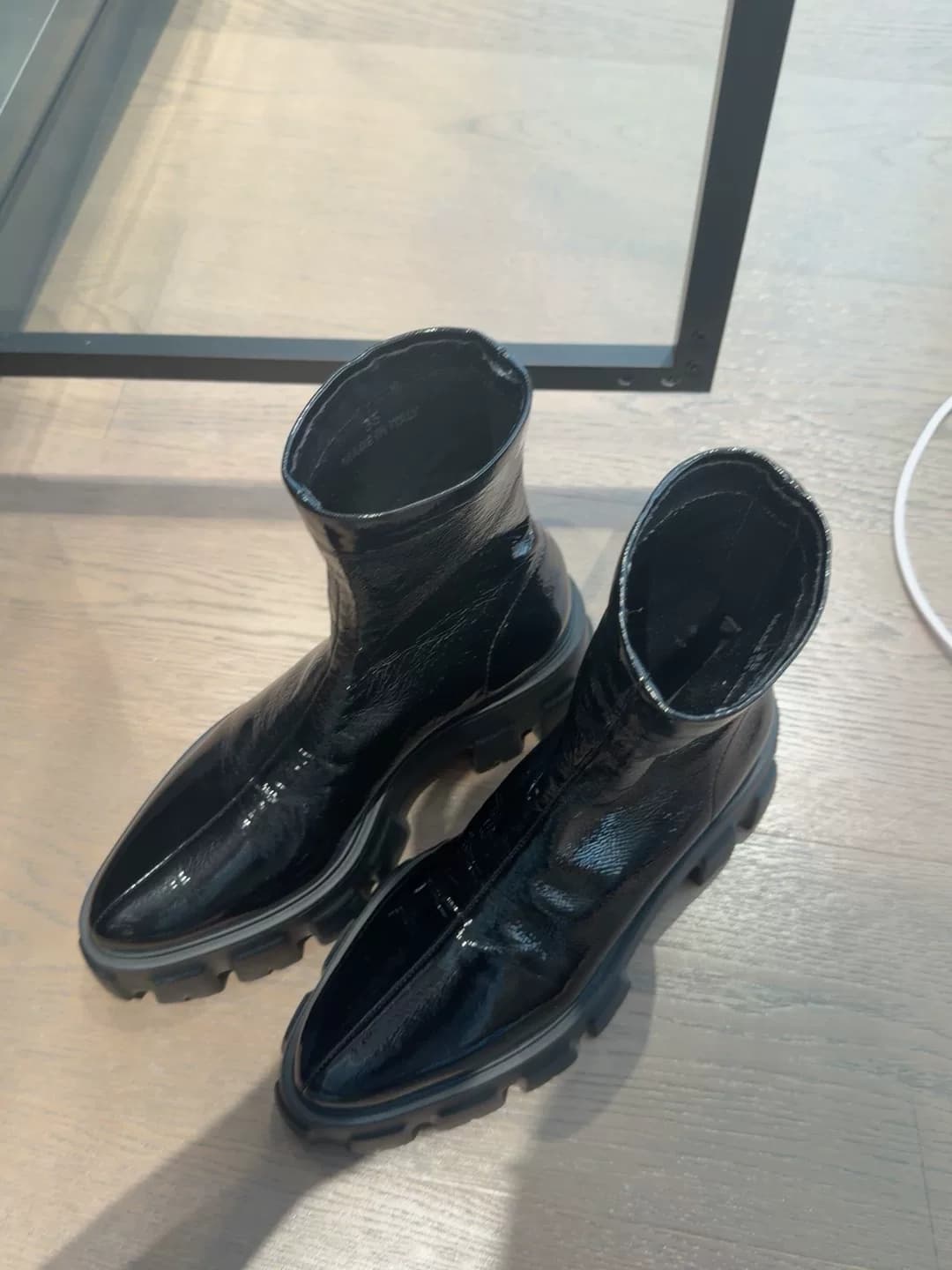 Полусапожки Prada из черной плотной кожи primer размер 35