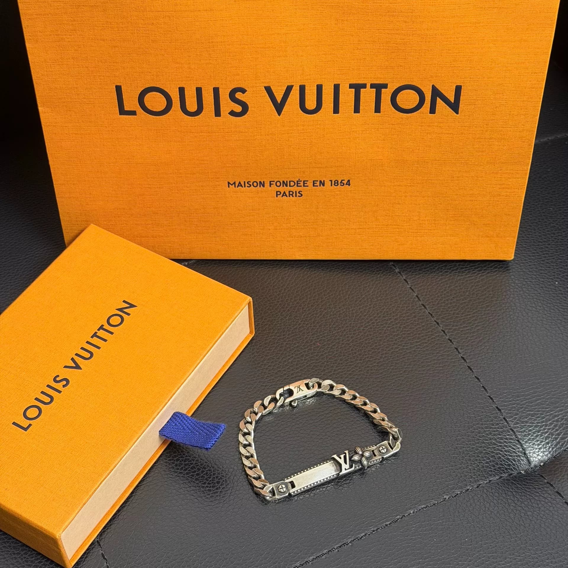 Показ Louis Vuitton LV SS26 WHISPE