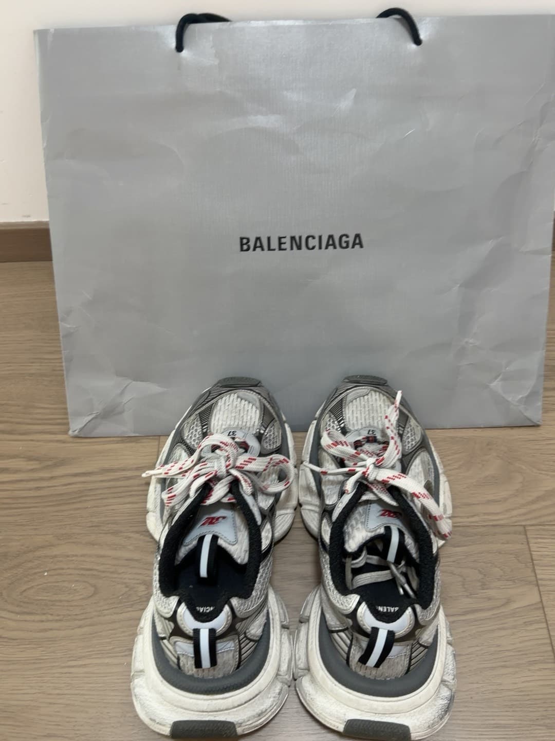 Персональный бренд authentic Balenciaga Balenciaga 3XL серого цвета