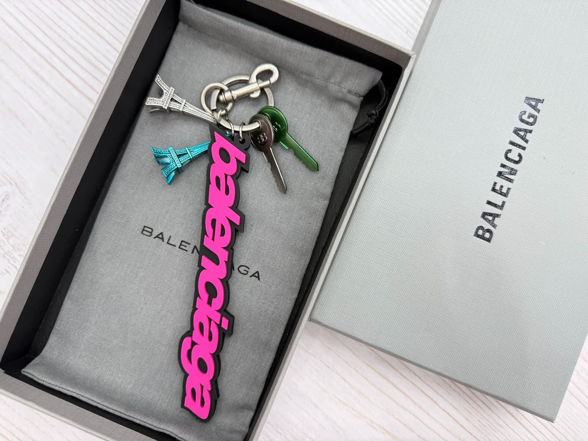 Брелок Balenciaga Balenciaga - простой и щедрый, большой золотой