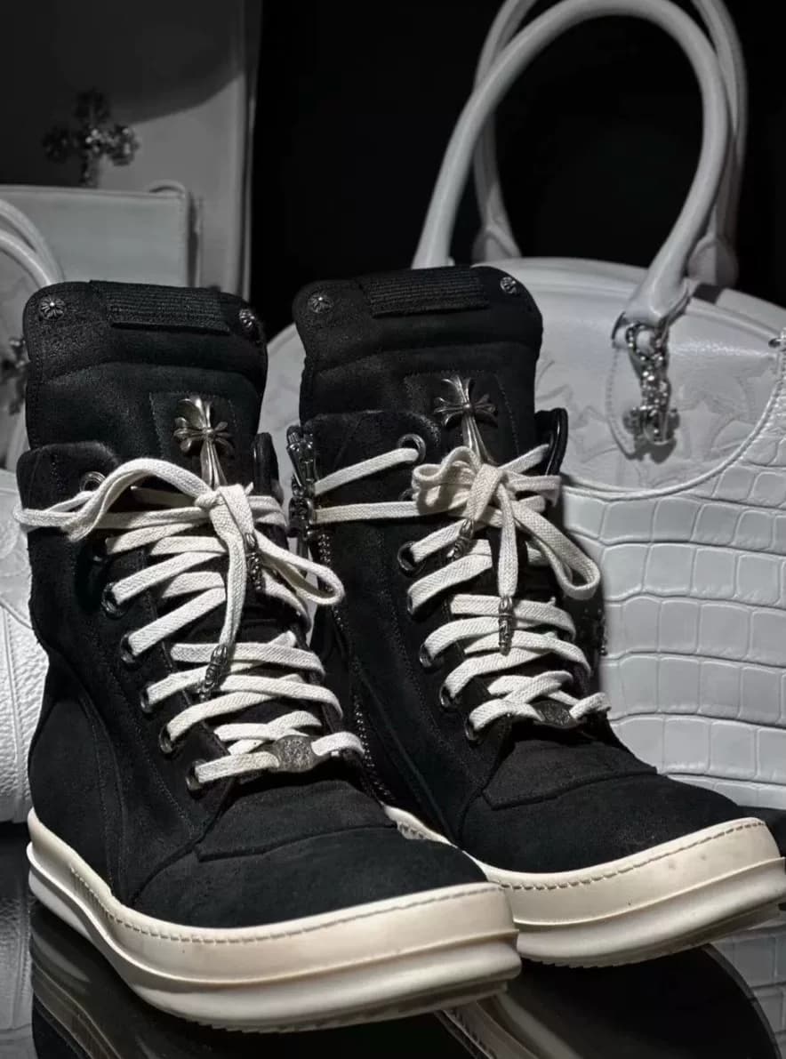 Маленькая вонючая мышка с тем же абзацем chrome hearts ro перевернутый треугольник chrome hearts ri