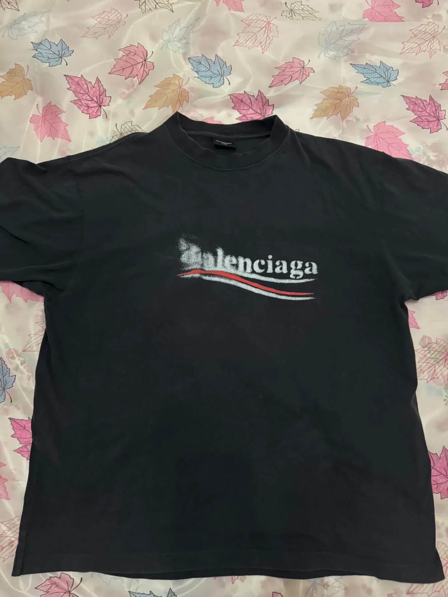 Черная футболка Balenciaga fuzzy Cola с короткими рукавами, размер M, 90% новая.