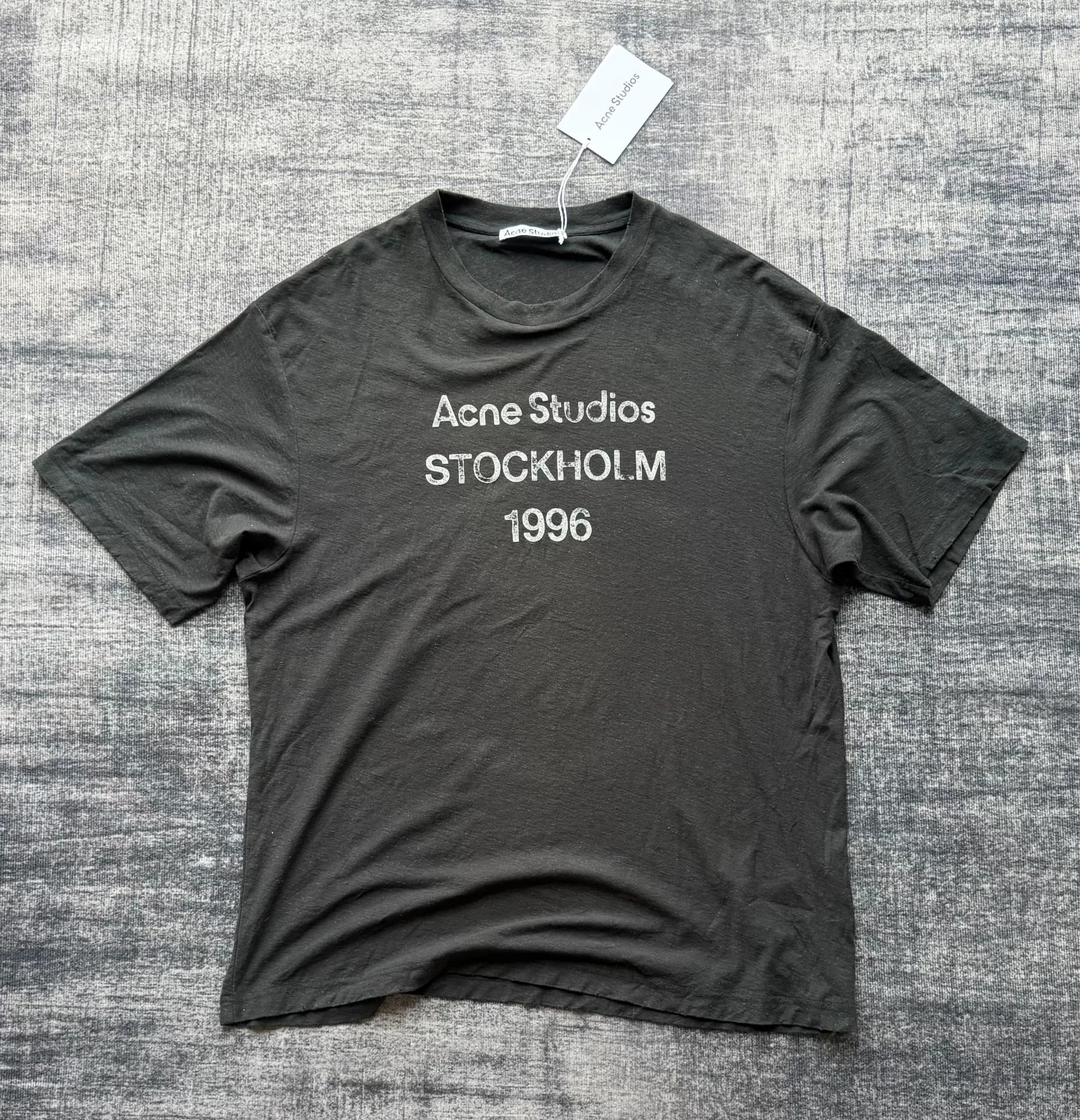 Acne Studios, 1996, Печать старых черных букв