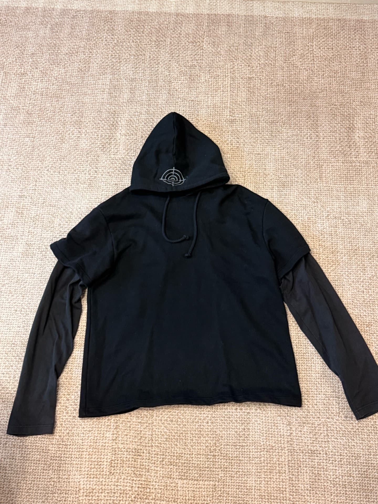Почти новый аутентичный свитер-двойка с капюшоном VETEMENTS 17AW, черный