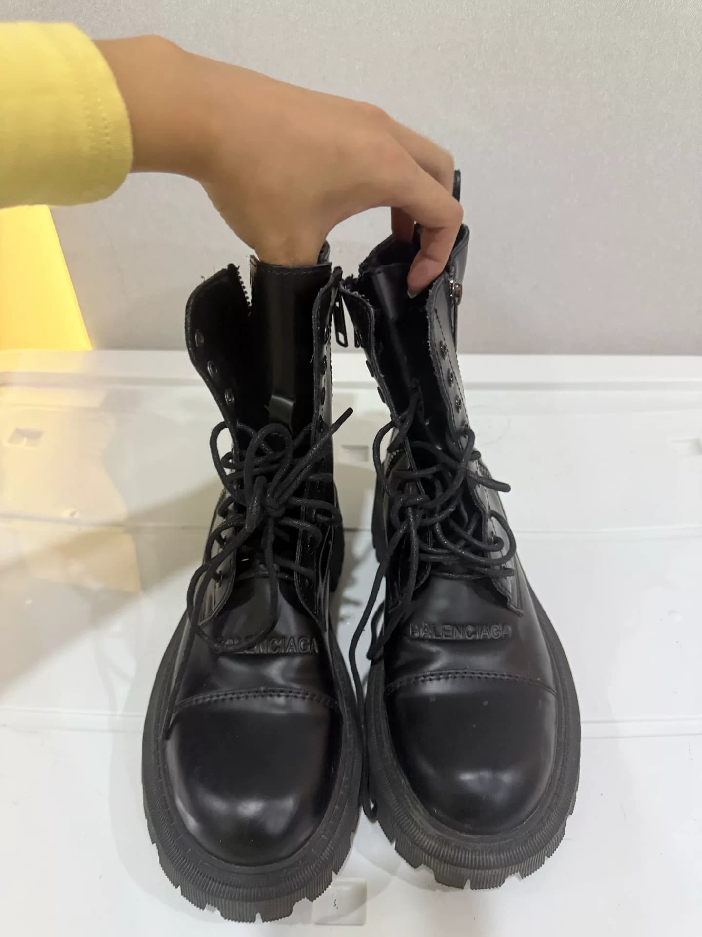 Balenciaga Черные ботинки Martin средней длины Balenciaga, увеличенного размера, на толстой подошве, из натуральной кожи