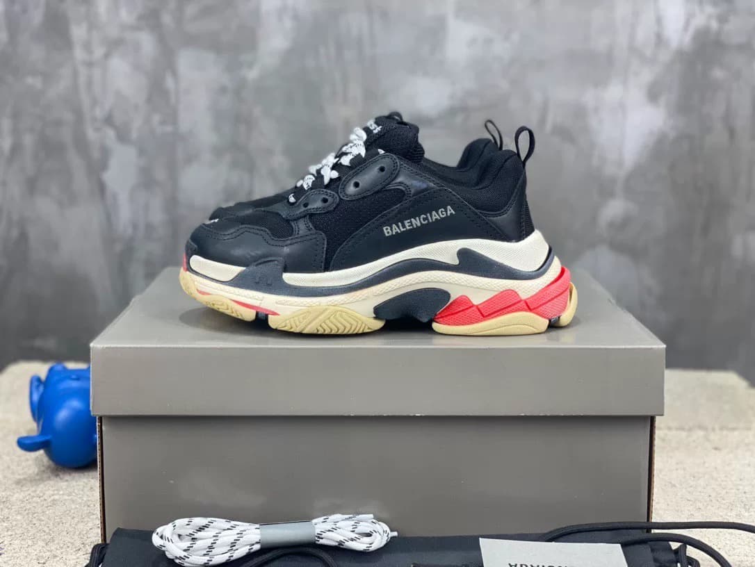 Топ Balenciaga Balenciaga Triple S Старый