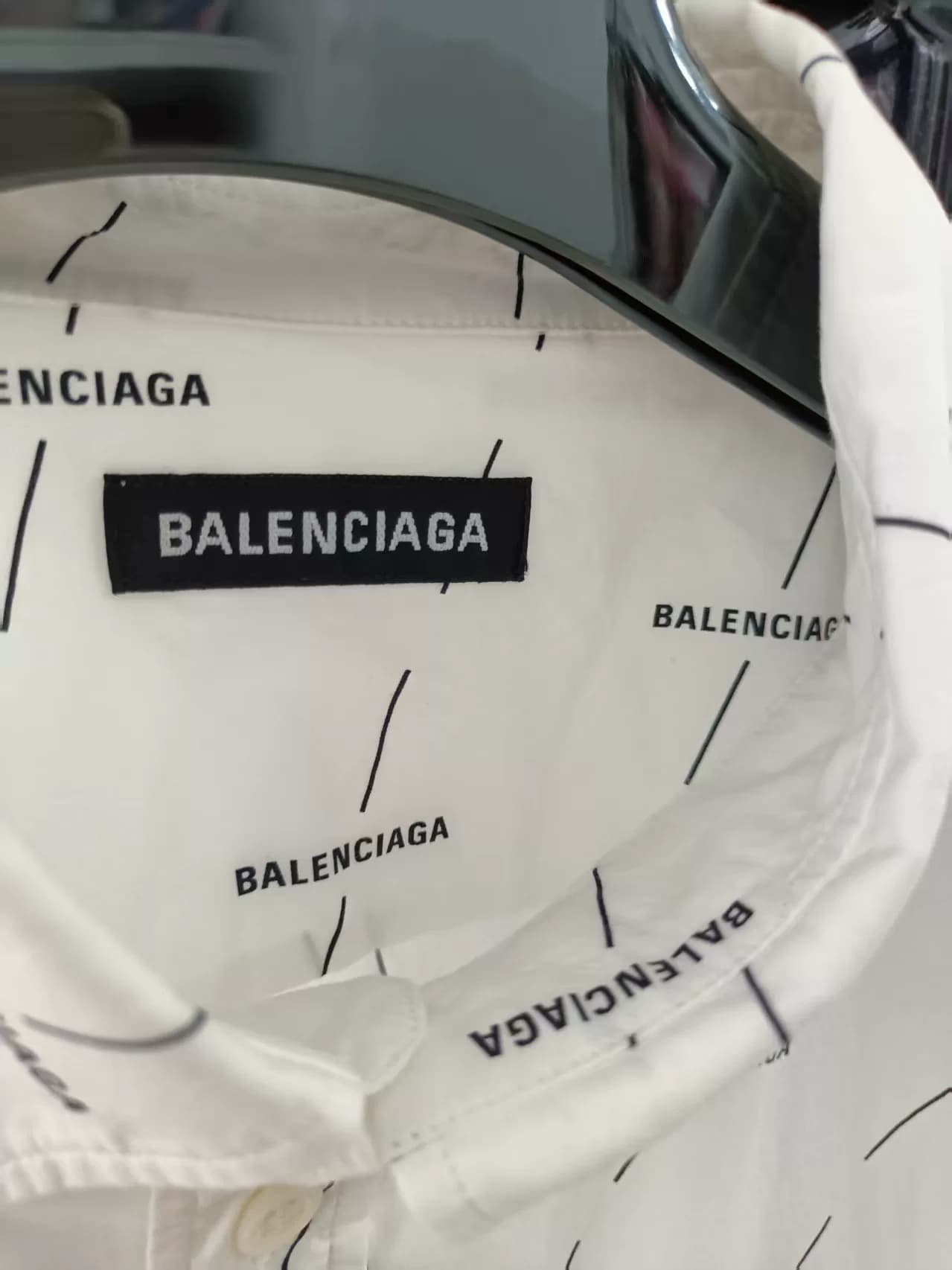 Balenciaga Белая рубашка Balenciaga с длинными рукавами и нанесенным логотипом, размер 40
