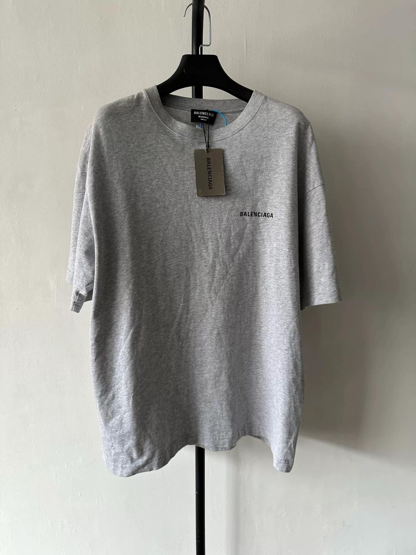 Однотонная футболка с короткими рукавами в стиле ретро с логотипом Balenciaga