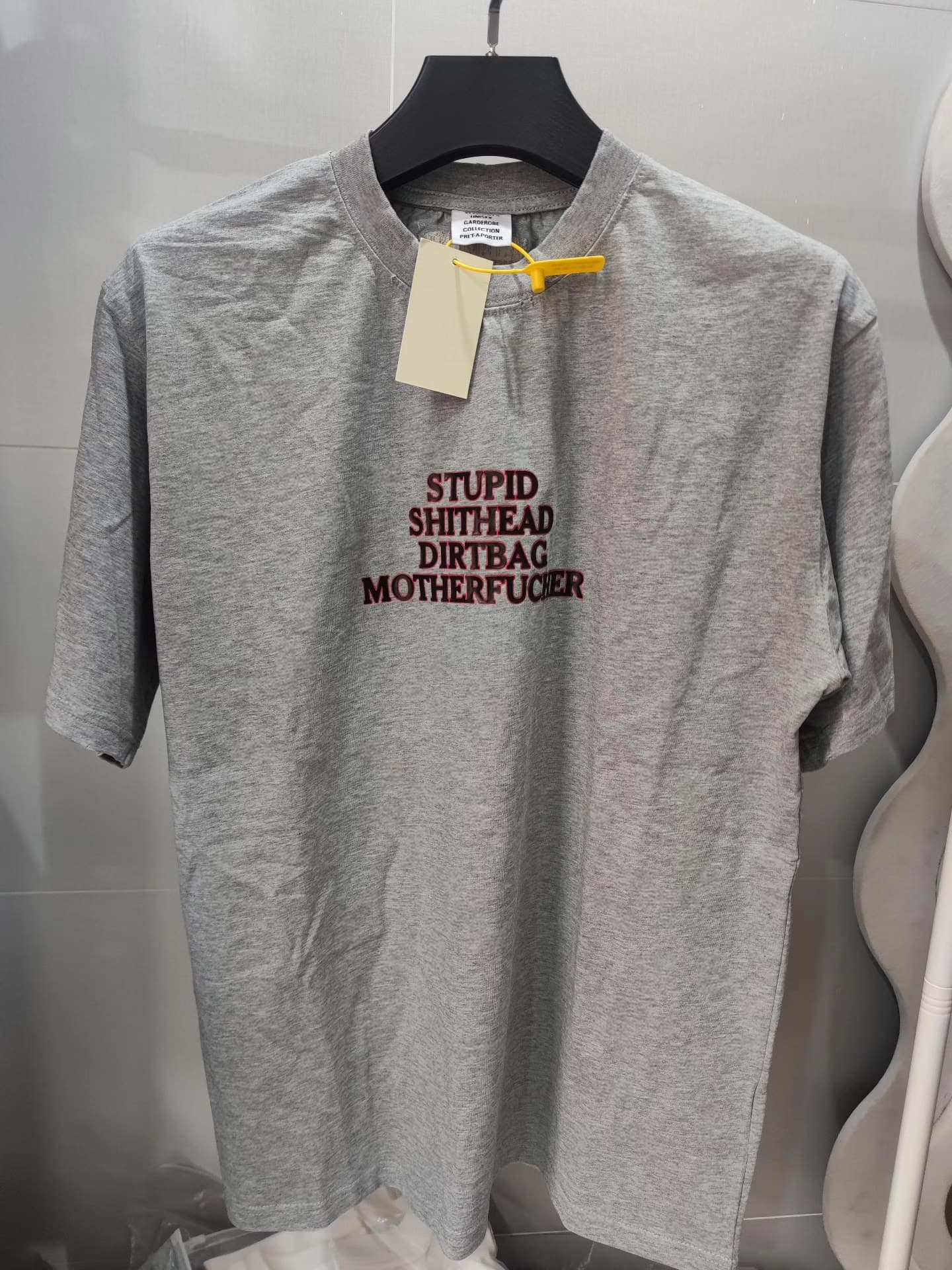 Совершенно новая серая футболка VETEMENTS с короткими рукавами