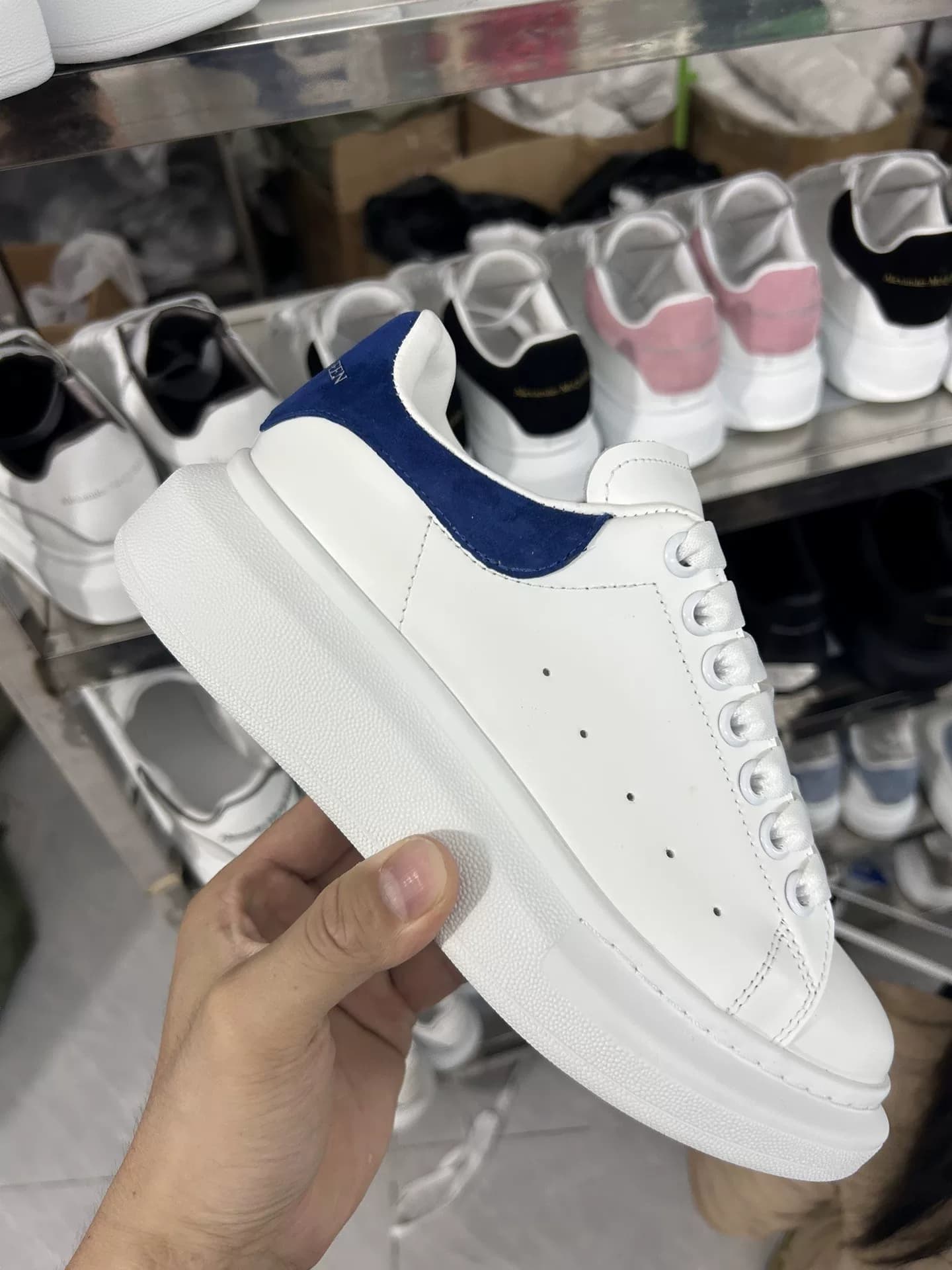 Белые туфли McQueen цвета индиго, темно-синие/Мужская и женская повседневная обувь