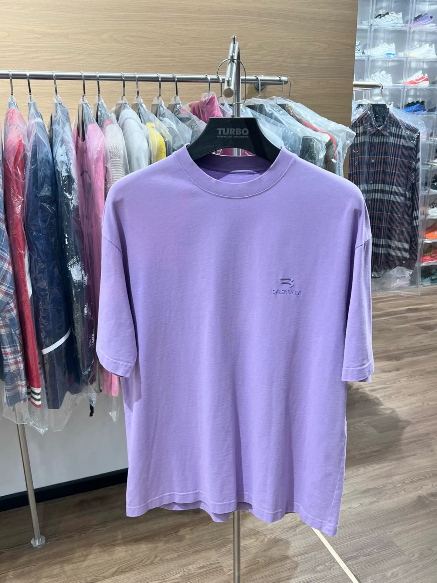 Balenciaga Balenciaga Лавандово-фиолетовый с коротким рукавом размера S